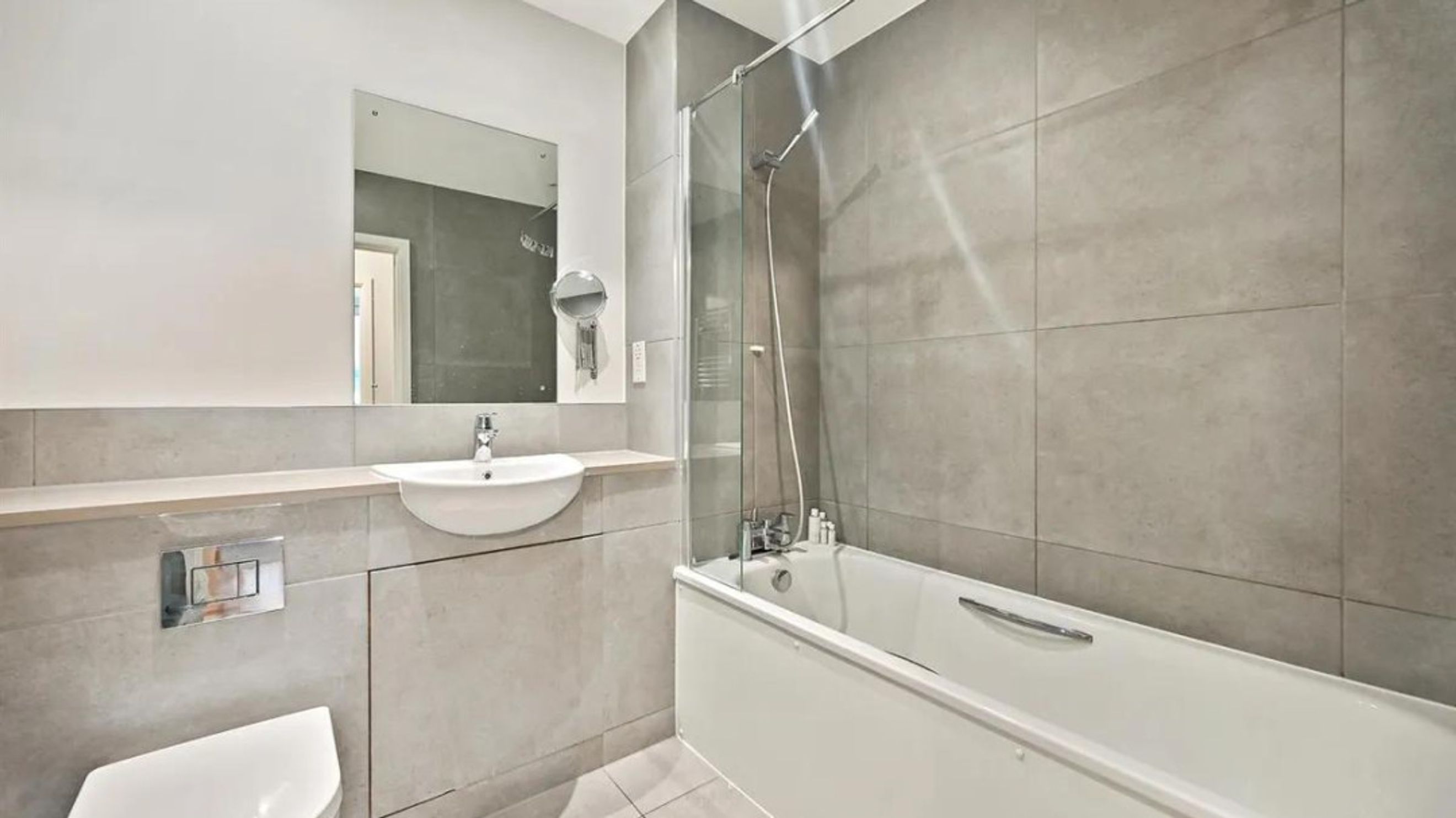 Property photo 7 of 16 for London NW3 7AW, London,  
