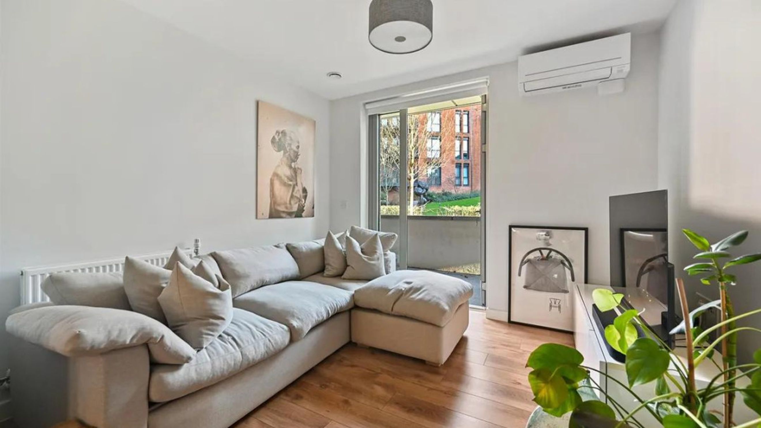 Property photo 9 of 16 for London NW3 7AW, London,  