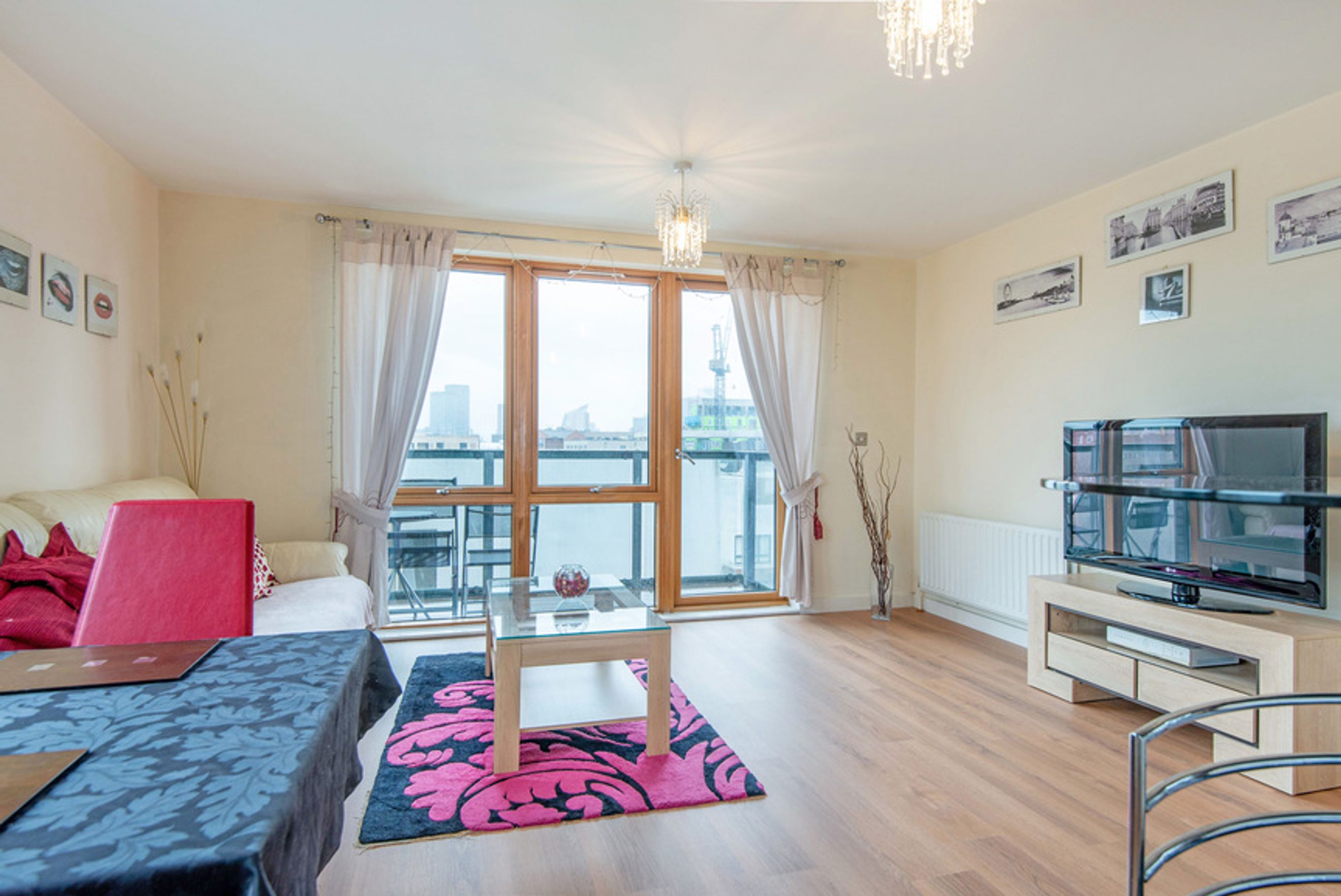 Property photo 3 of 13 for Biggs Square, Felstead Street