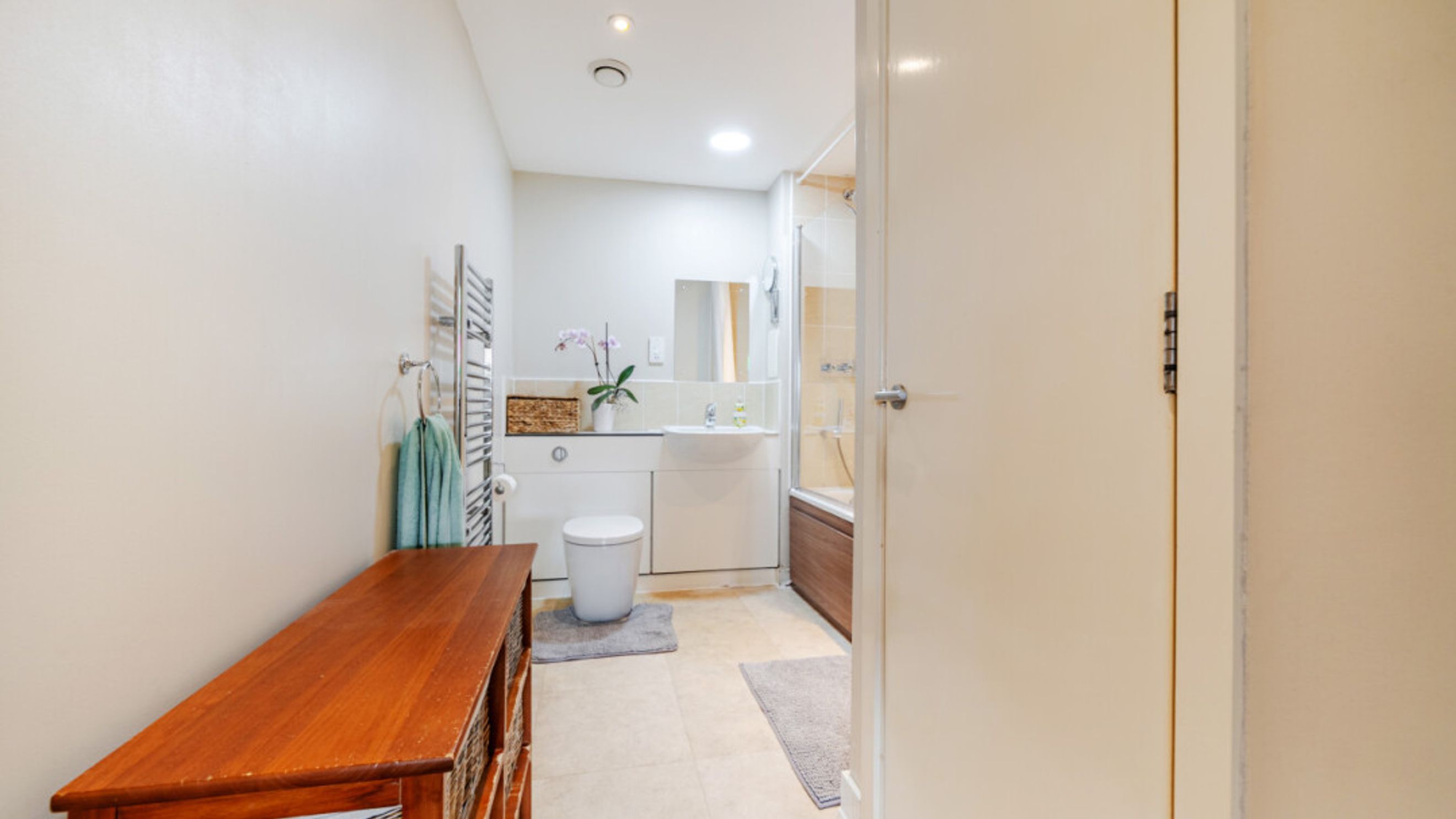 Property photo 13 of 36 for Serpentine Close, Chadwell Heath,  