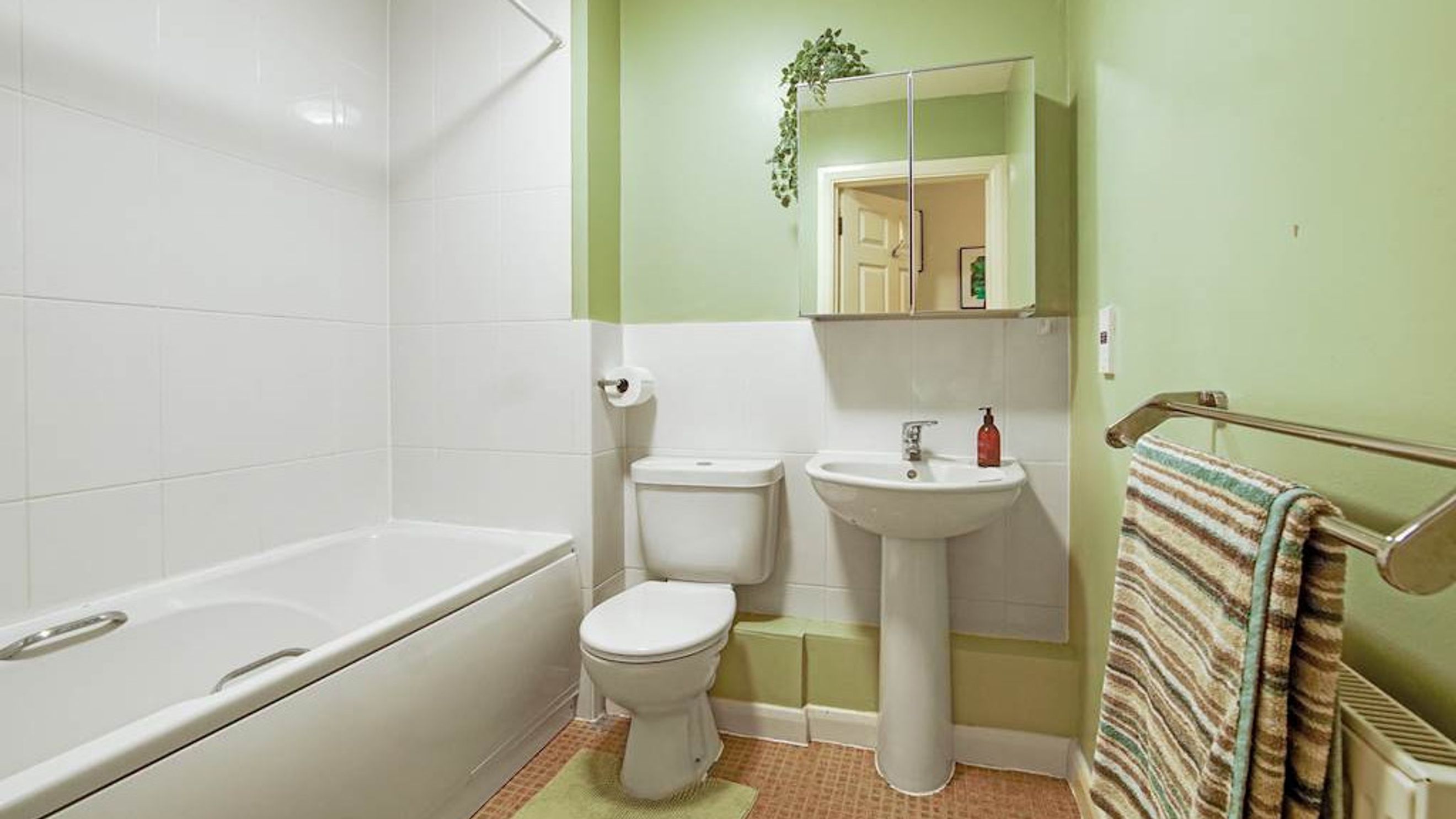 Property photo 23 of 25 for 21 Orchard Grove, Orpington,  