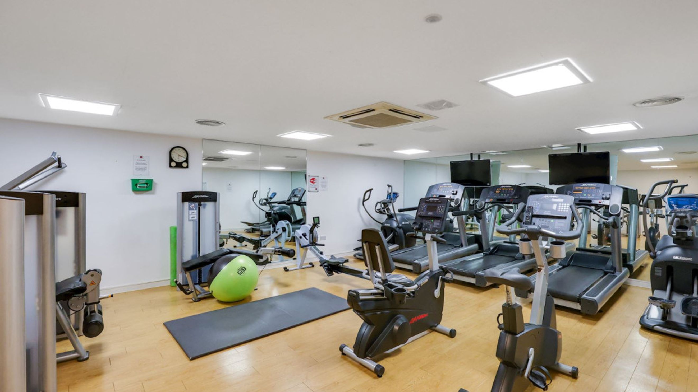 Property photo 14 of 30 for 50 Putney Hill, London, London,  