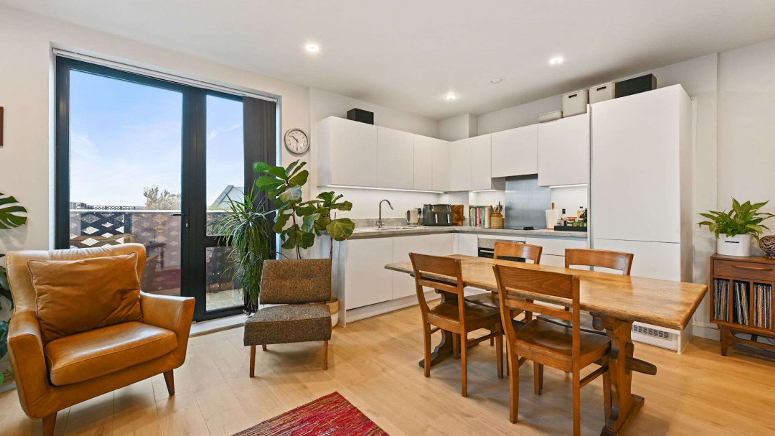 Property photo 2 of 15 for Middle Road, London,  