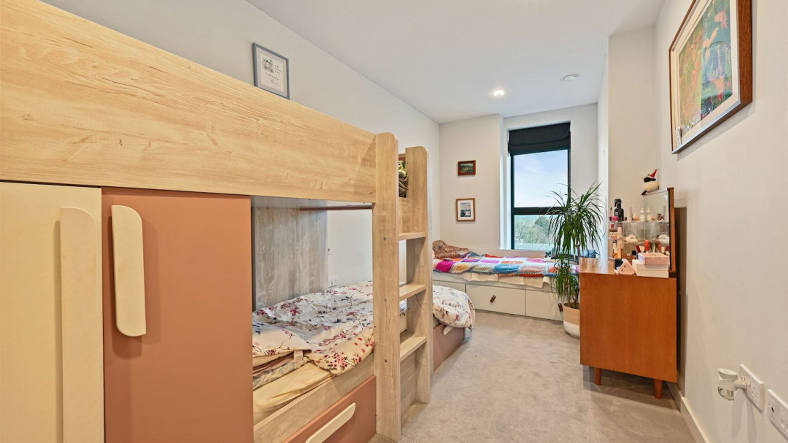 Property photo 10 of 15 for Middle Road, London,  