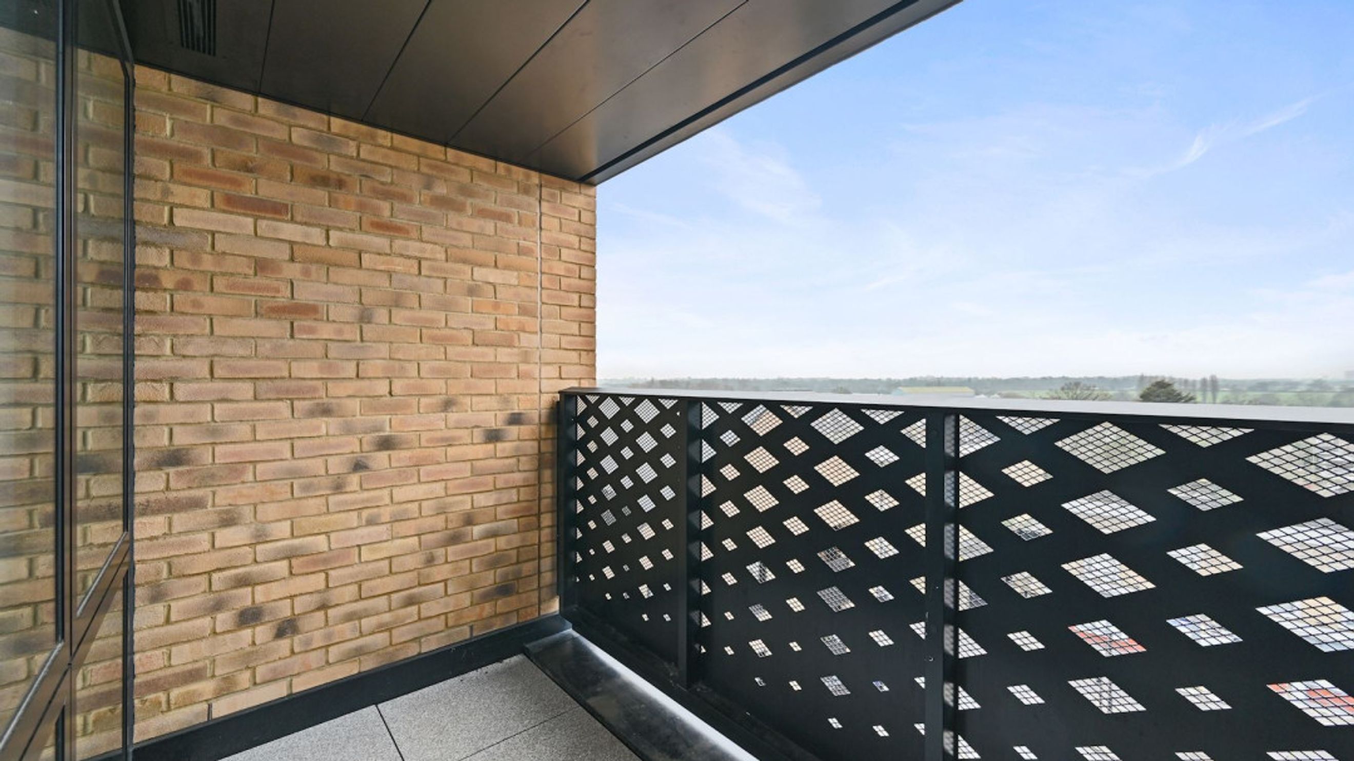 Property photo 5 of 15 for Middle Road, London,  