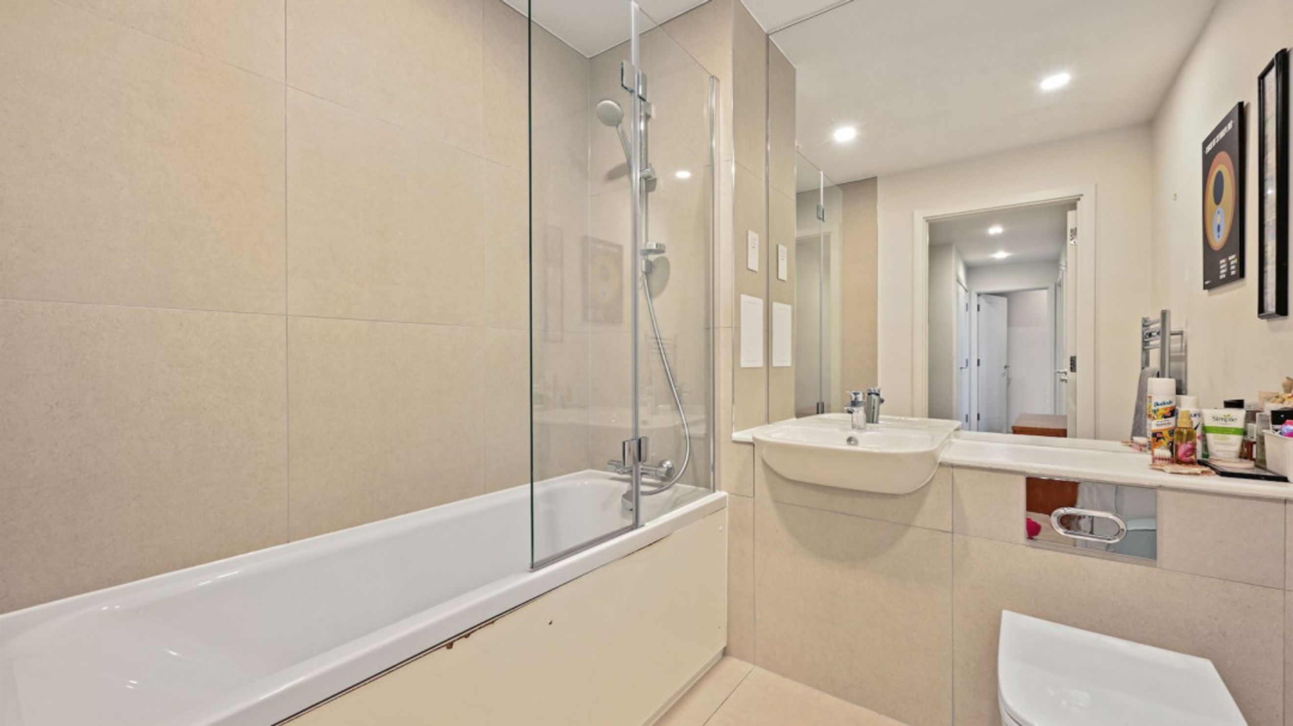 Property photo 12 of 15 for Middle Road, London,  