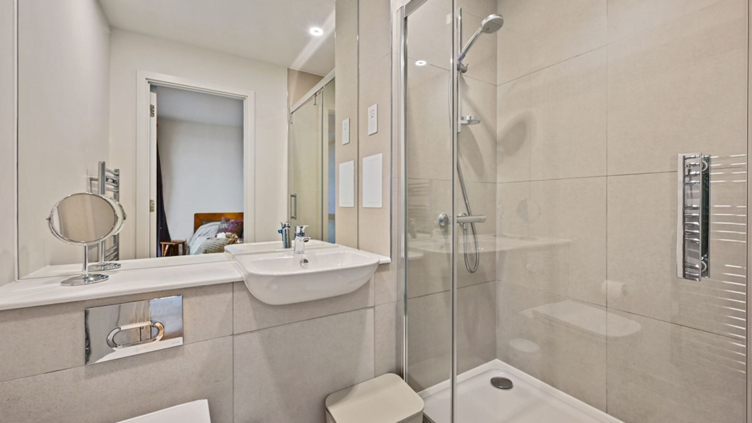 Property photo 9 of 15 for Middle Road, London,  