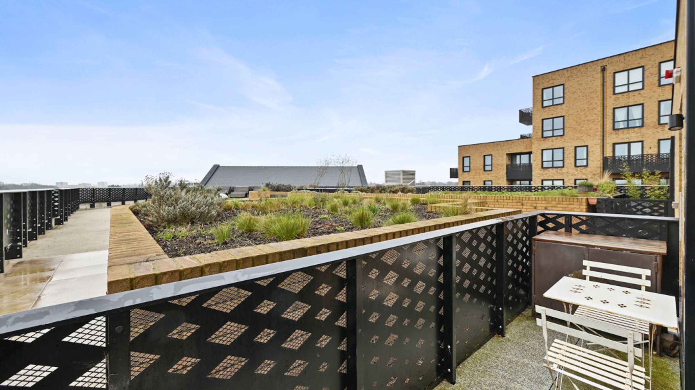 Property photo 6 of 15 for Middle Road, London,  