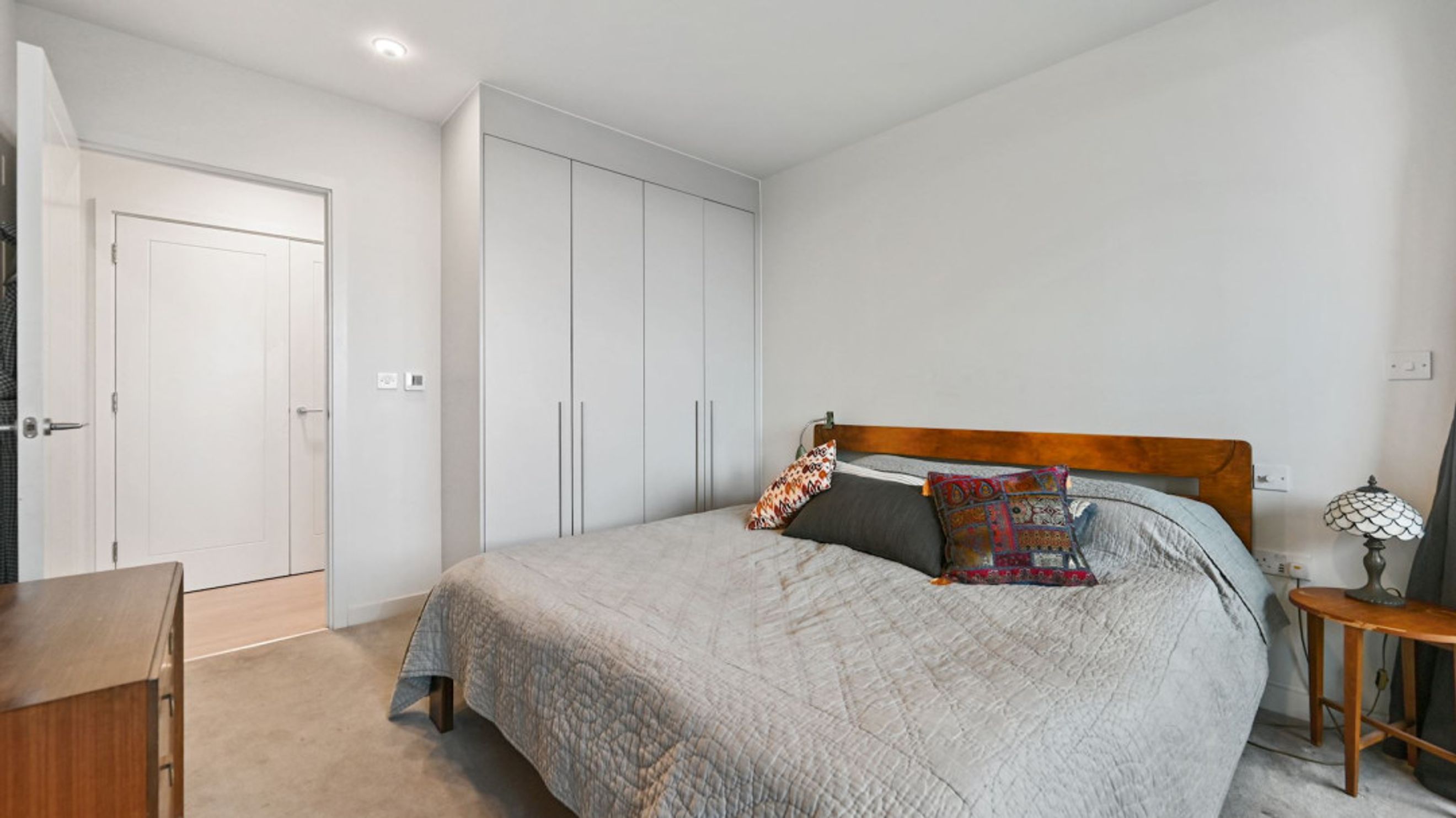 Property photo 8 of 15 for Middle Road, London,  