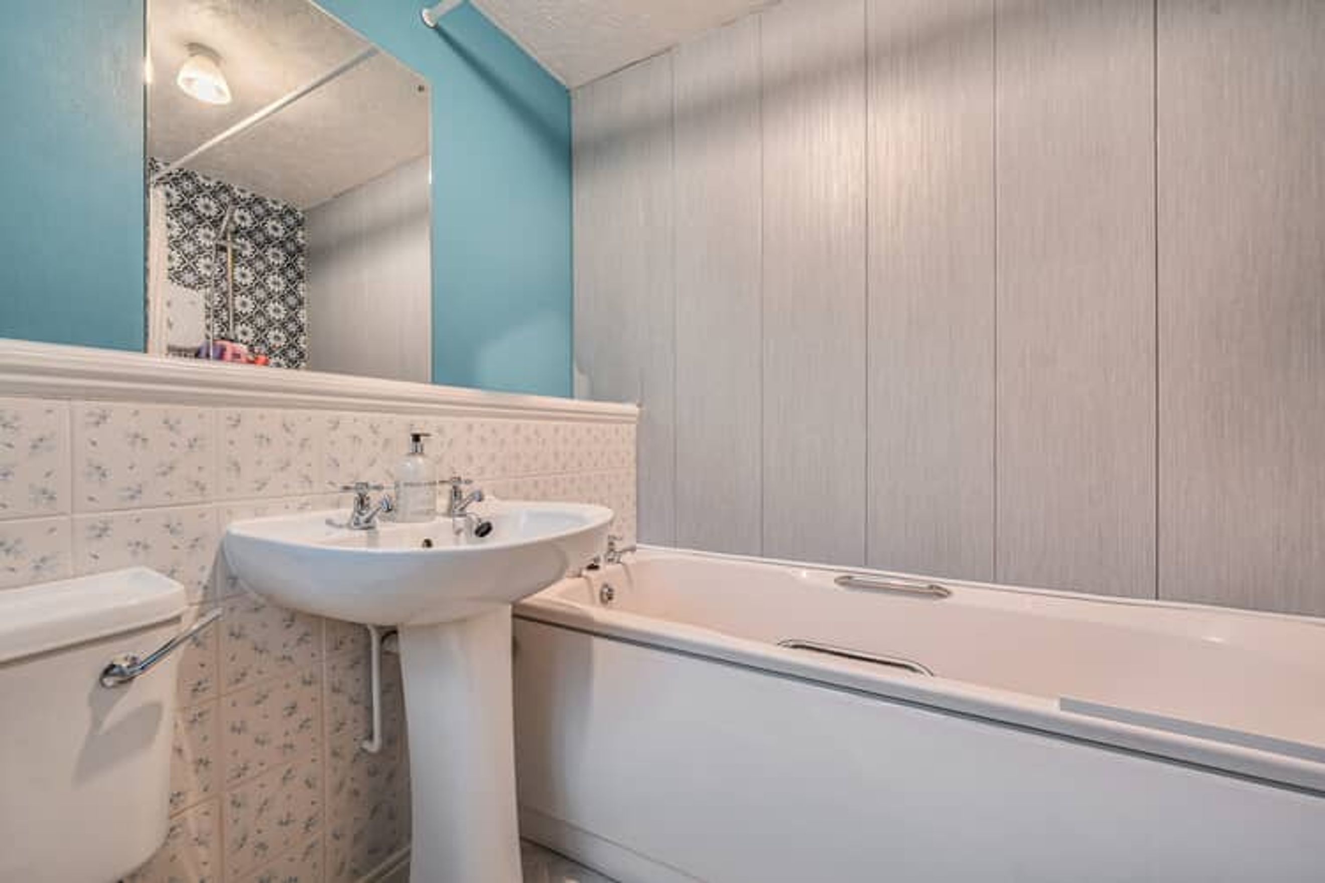 Property photo 13 of 19 for Lee Close, Barnet