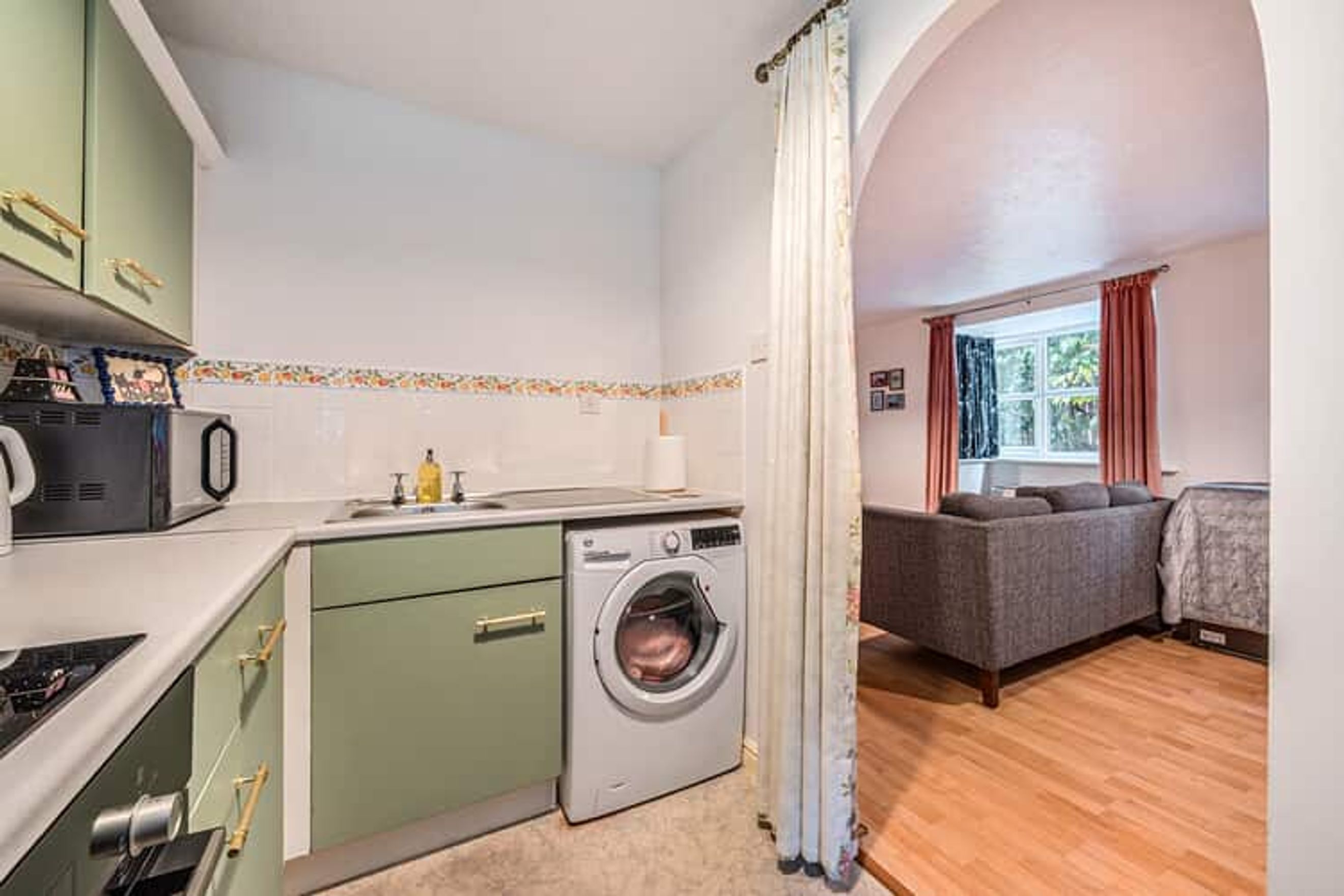 Property photo 9 of 19 for Lee Close, Barnet