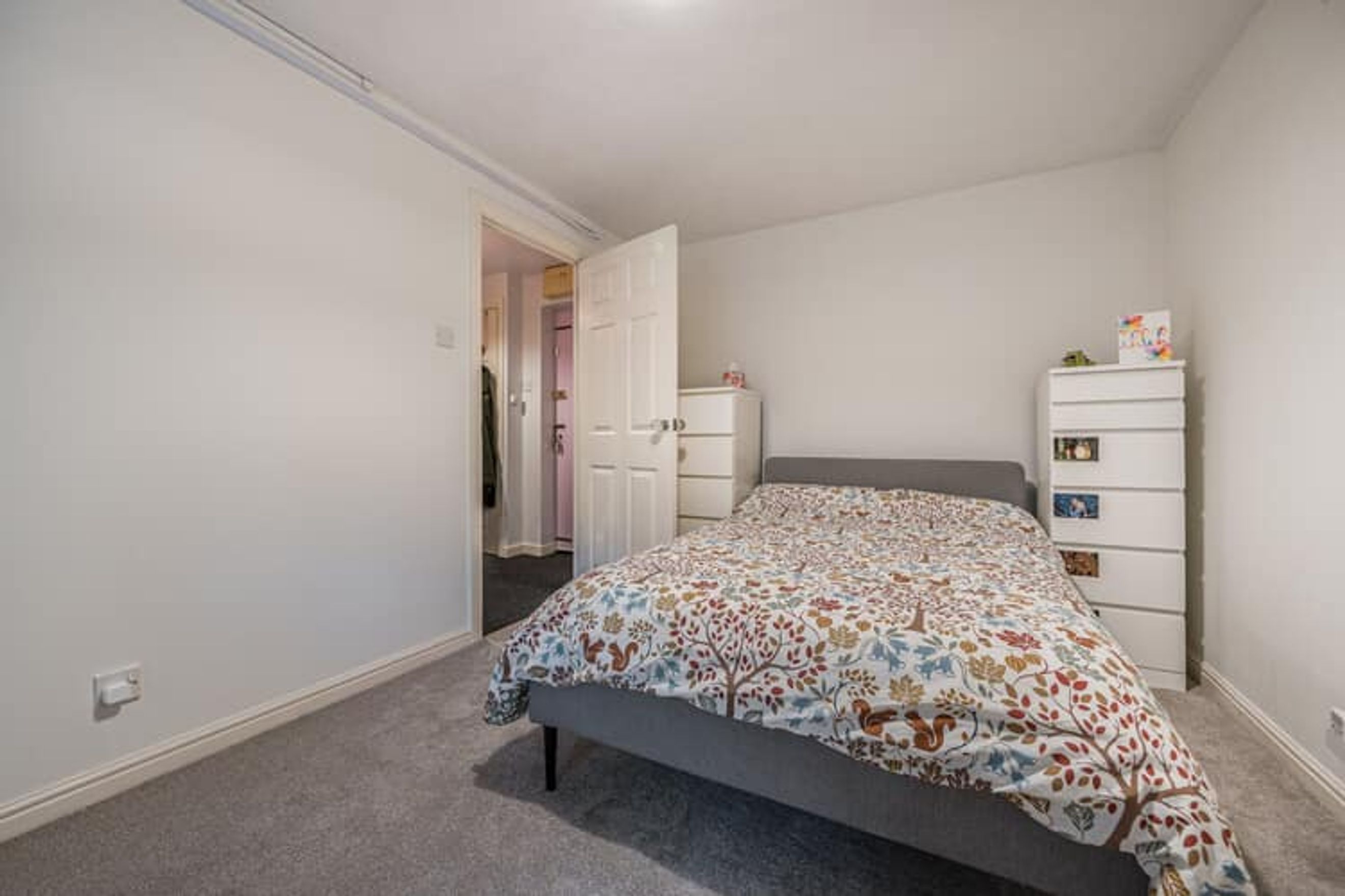 Property photo 10 of 19 for Lee Close, Barnet