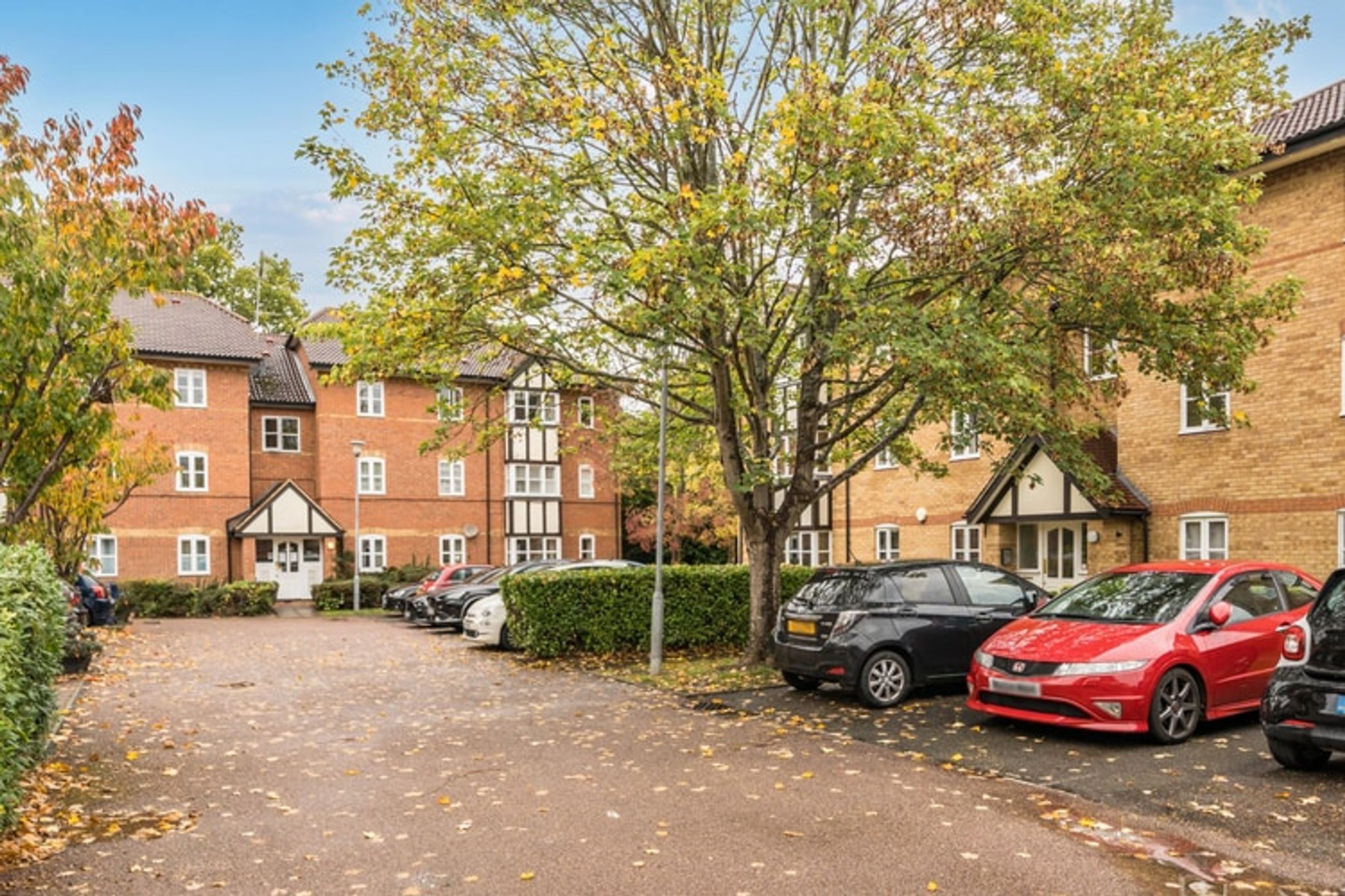 Property photo 17 of 19 for Lee Close, Barnet