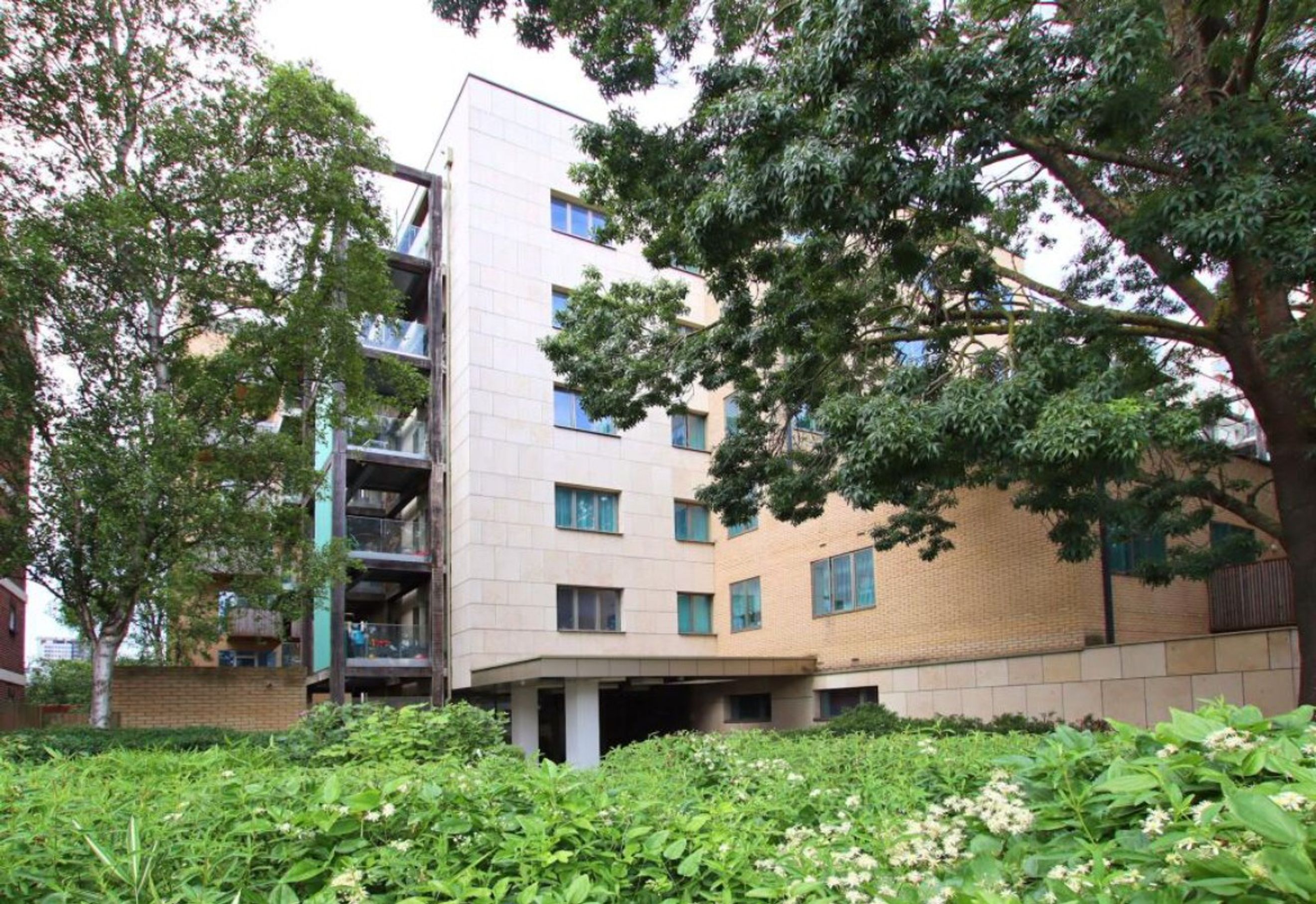 Property photo 8 of 8 for Yardmaster House, 11 Cross Road