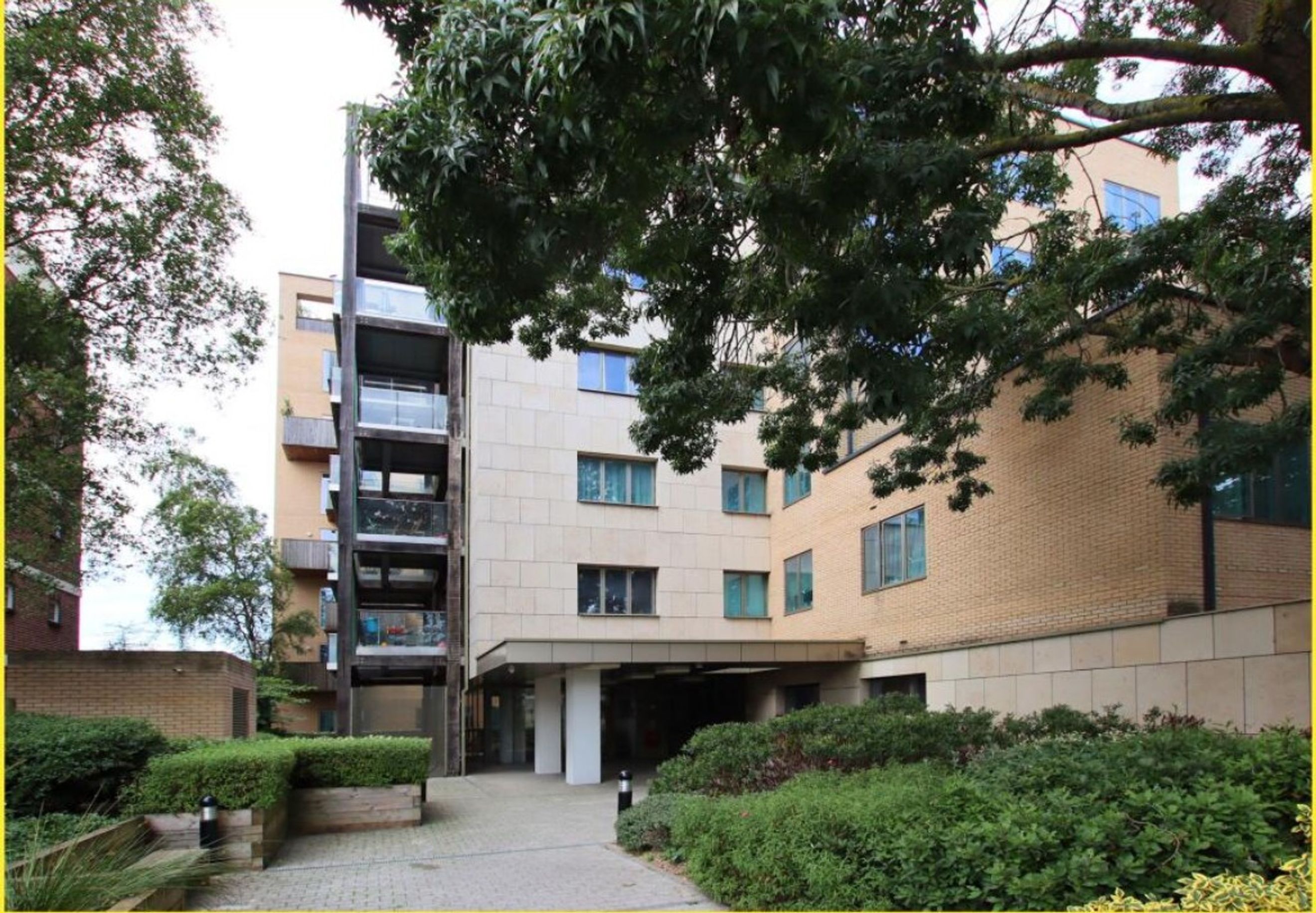 Property photo 7 of 8 for Yardmaster House, 11 Cross Road