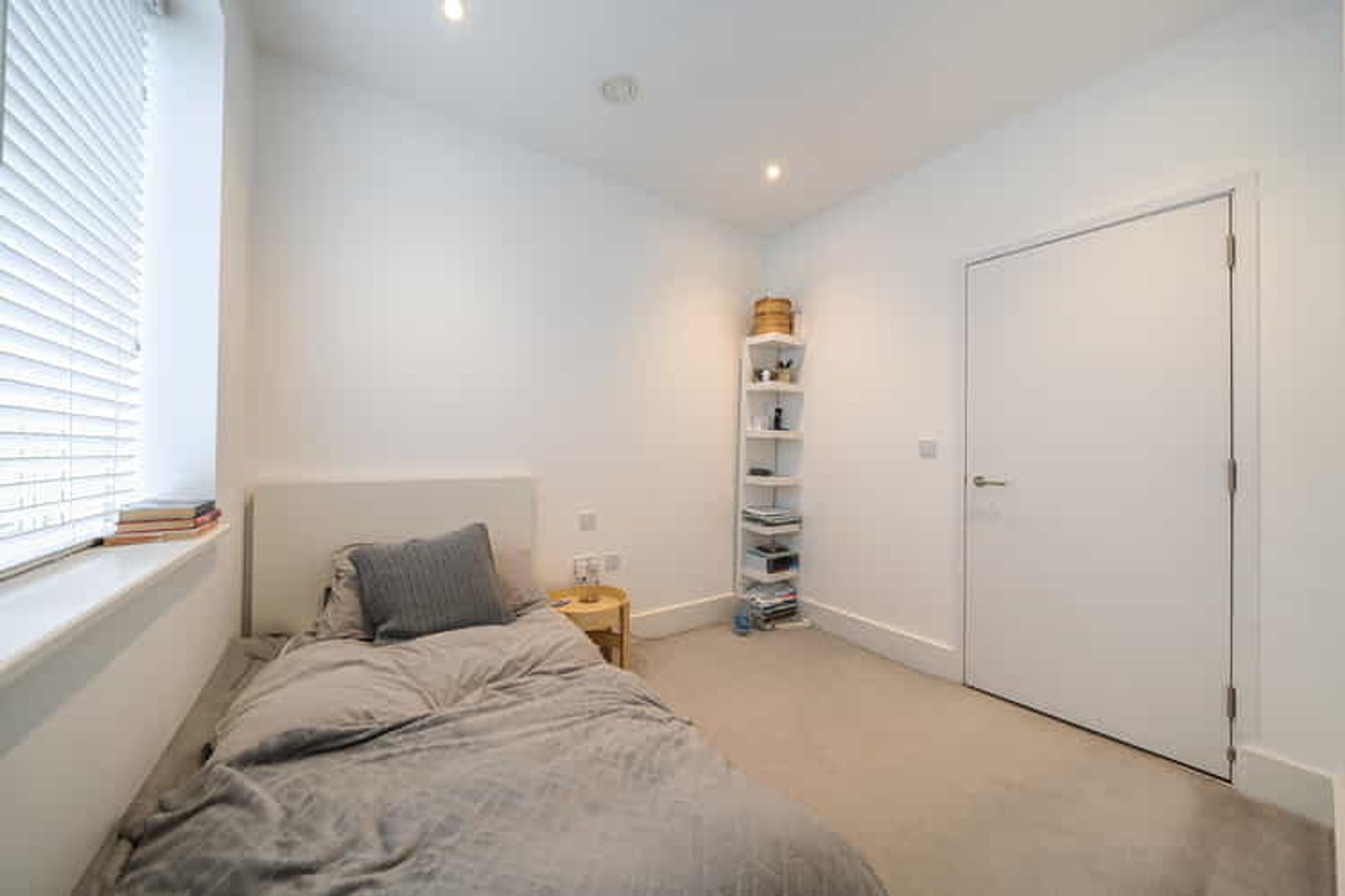 Property photo 10 of 19 for Ellis Road, Coulsdon