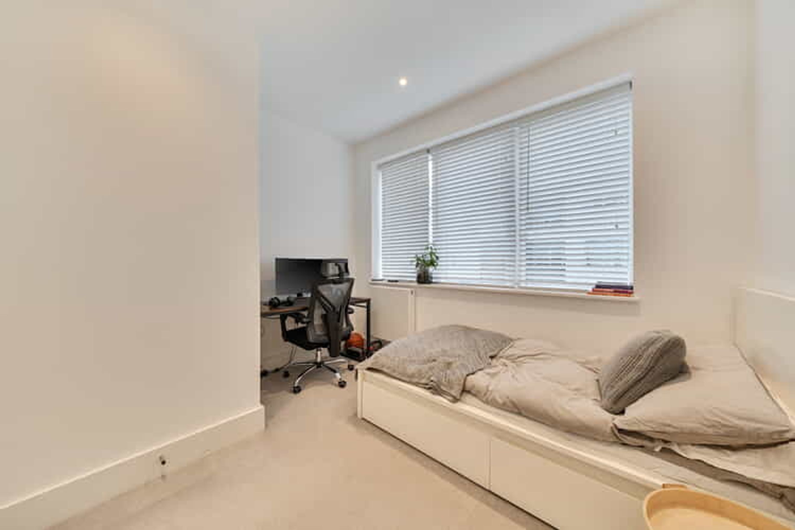 Property photo 11 of 19 for Ellis Road, Coulsdon