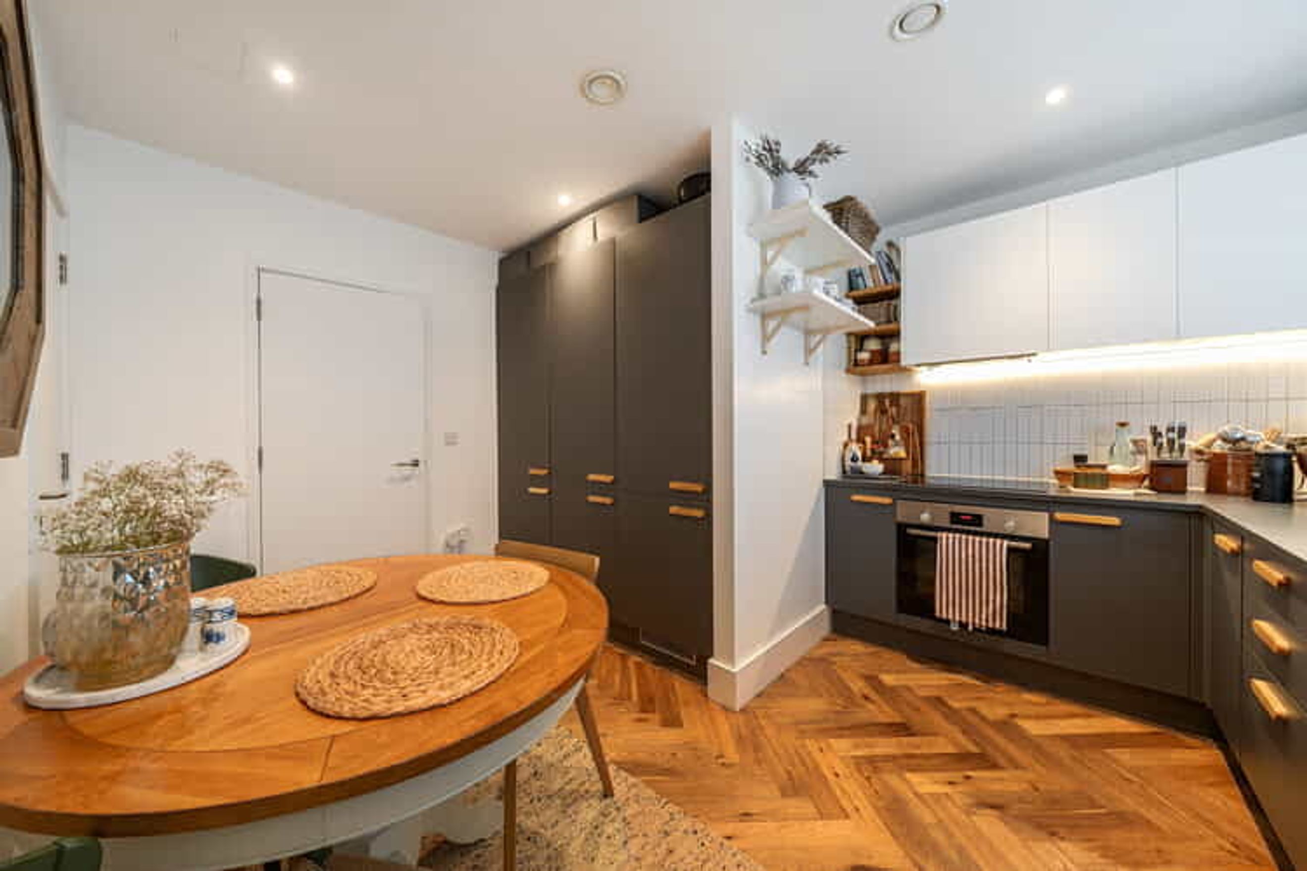 Property photo 7 of 19 for Ellis Road, Coulsdon