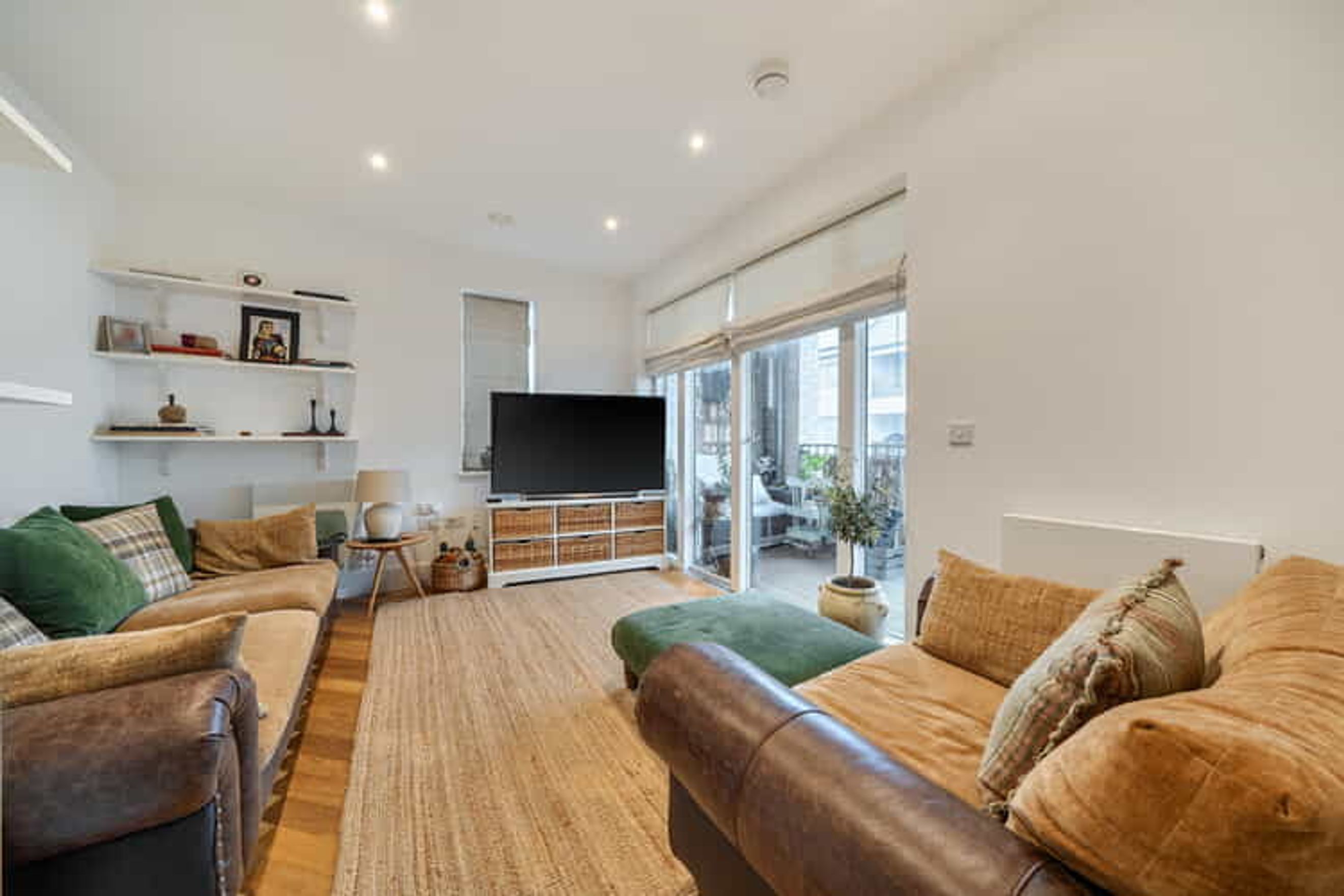 Property photo 1 of 19 for Ellis Road, Coulsdon