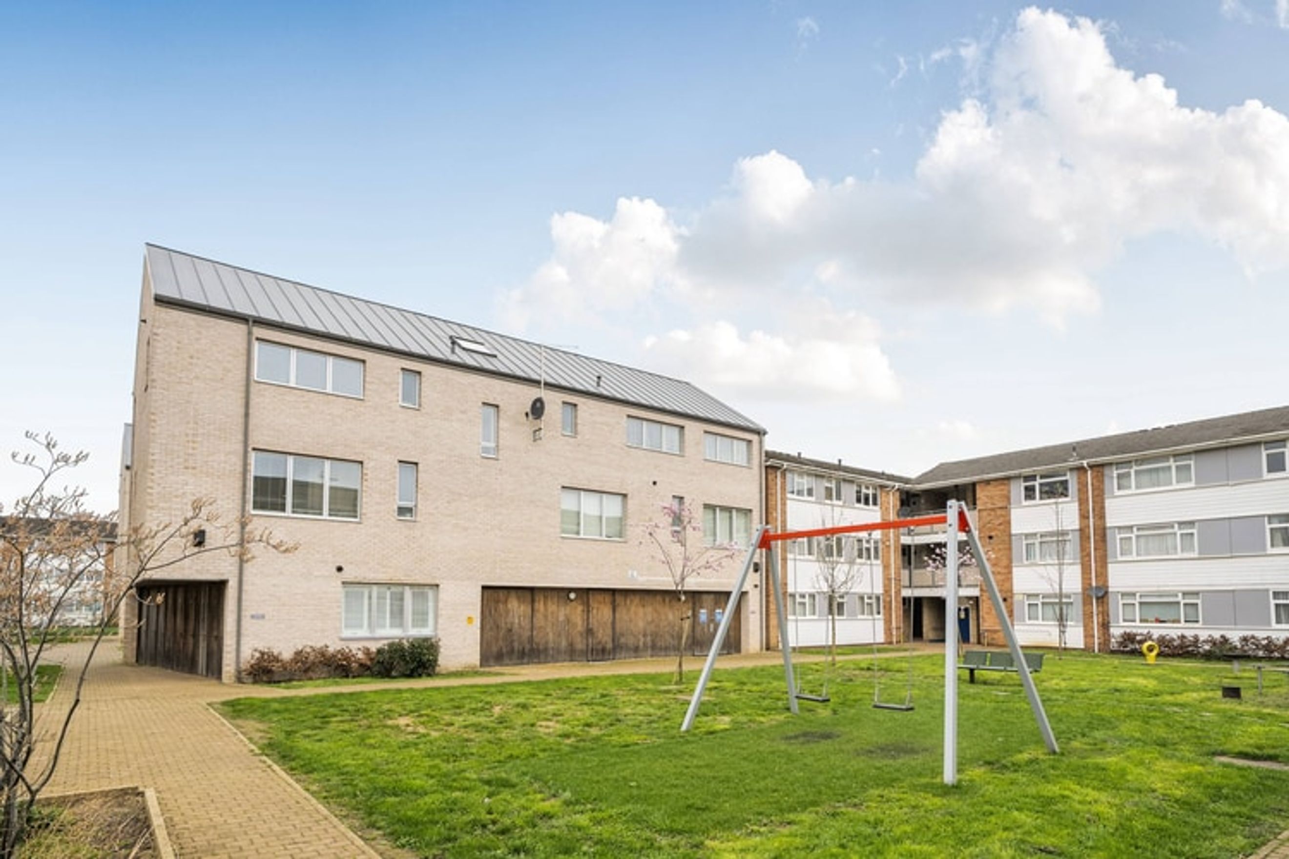 Property photo 17 of 19 for Ellis Road, Coulsdon