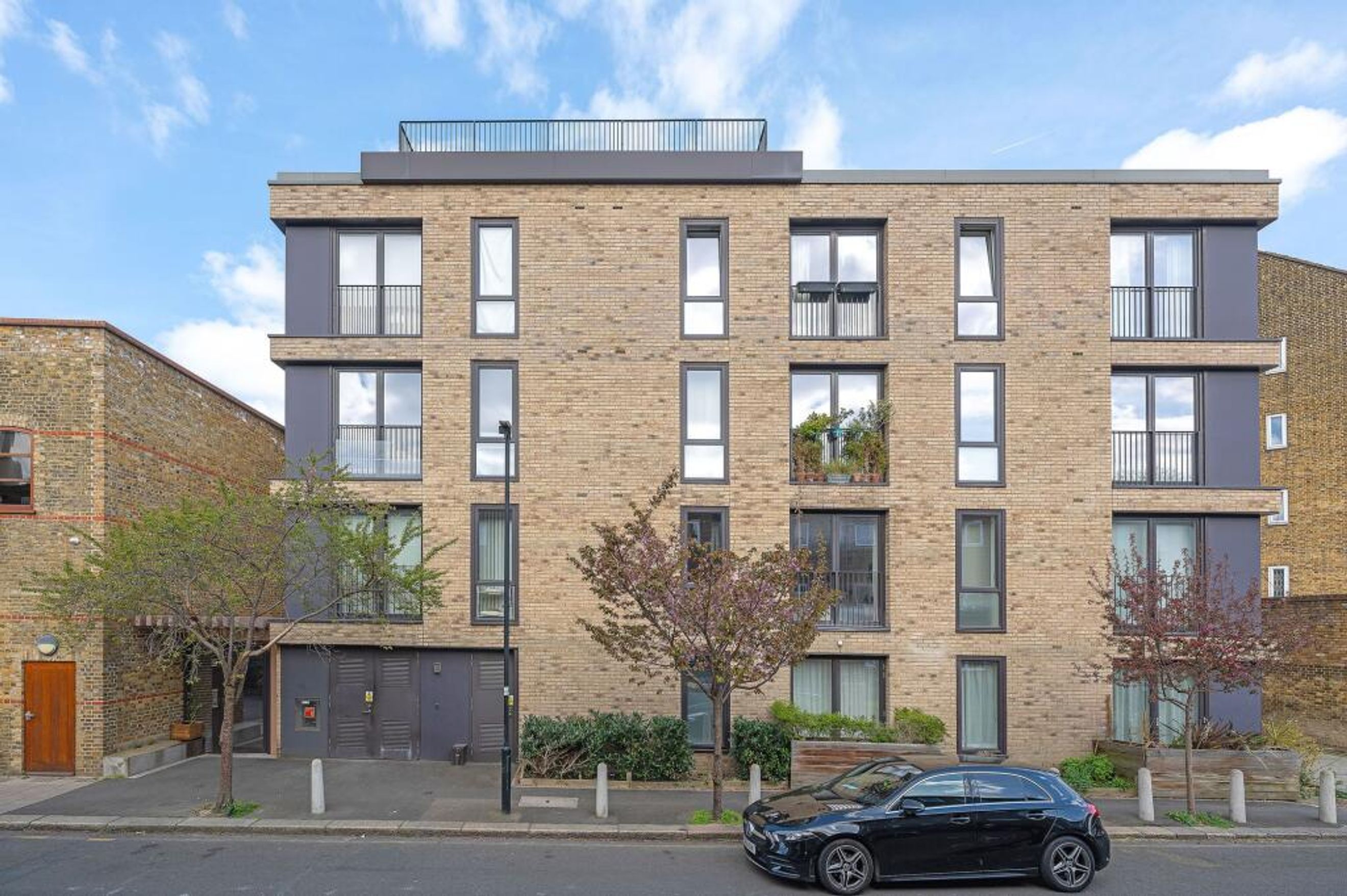 Property photo 1 of 14 for 20 Juxon Street