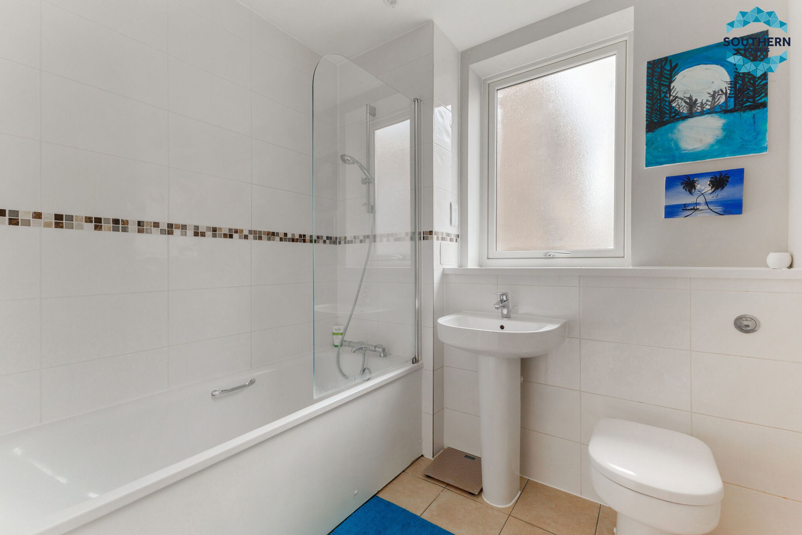 Property photo 10 of 12 for FLAT 4, 17 Station Approach Road