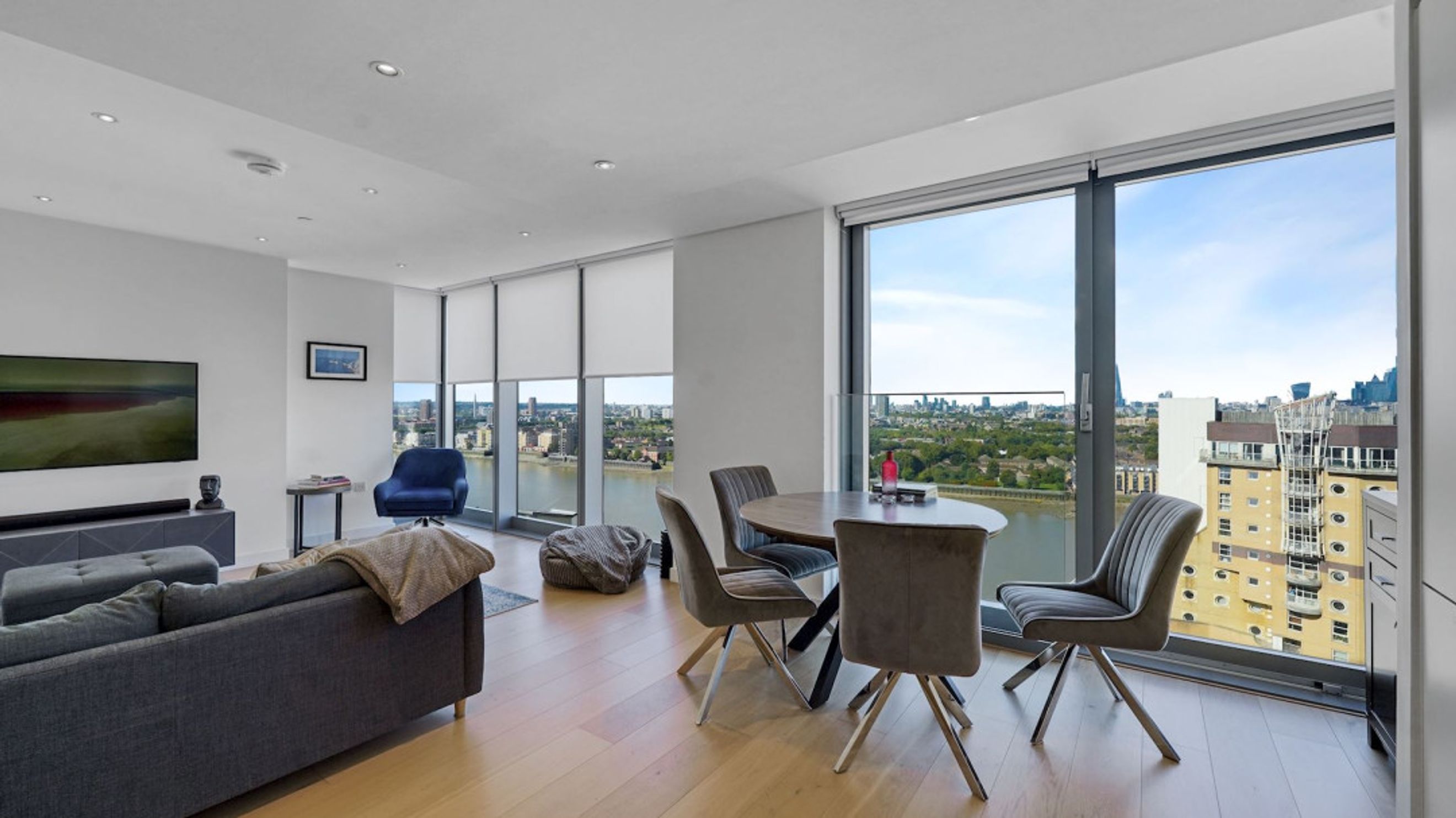 Property photo 1 of 17 for London, London,  