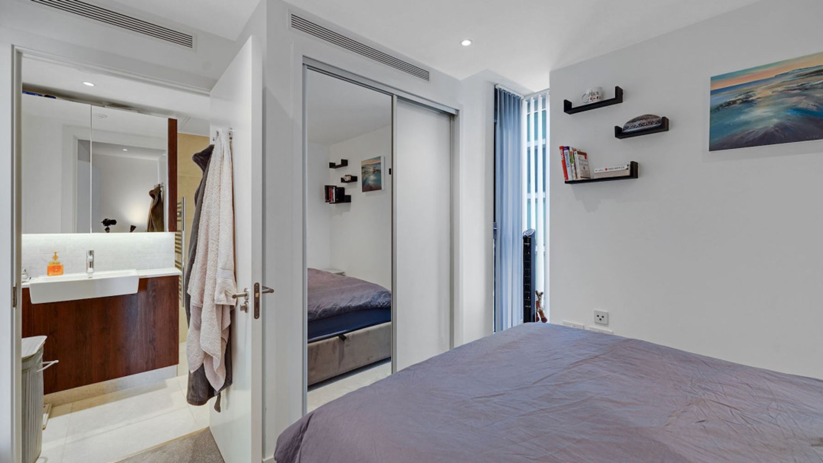 Property photo 11 of 17 for London, London,  