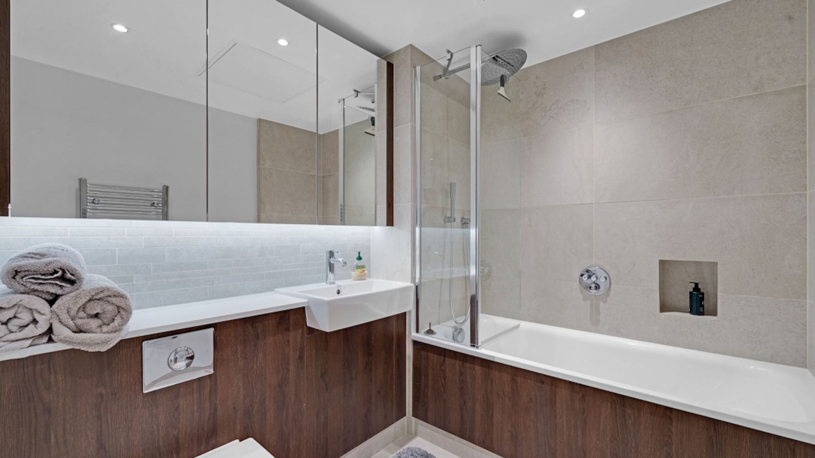 Property photo 8 of 17 for London, London,  