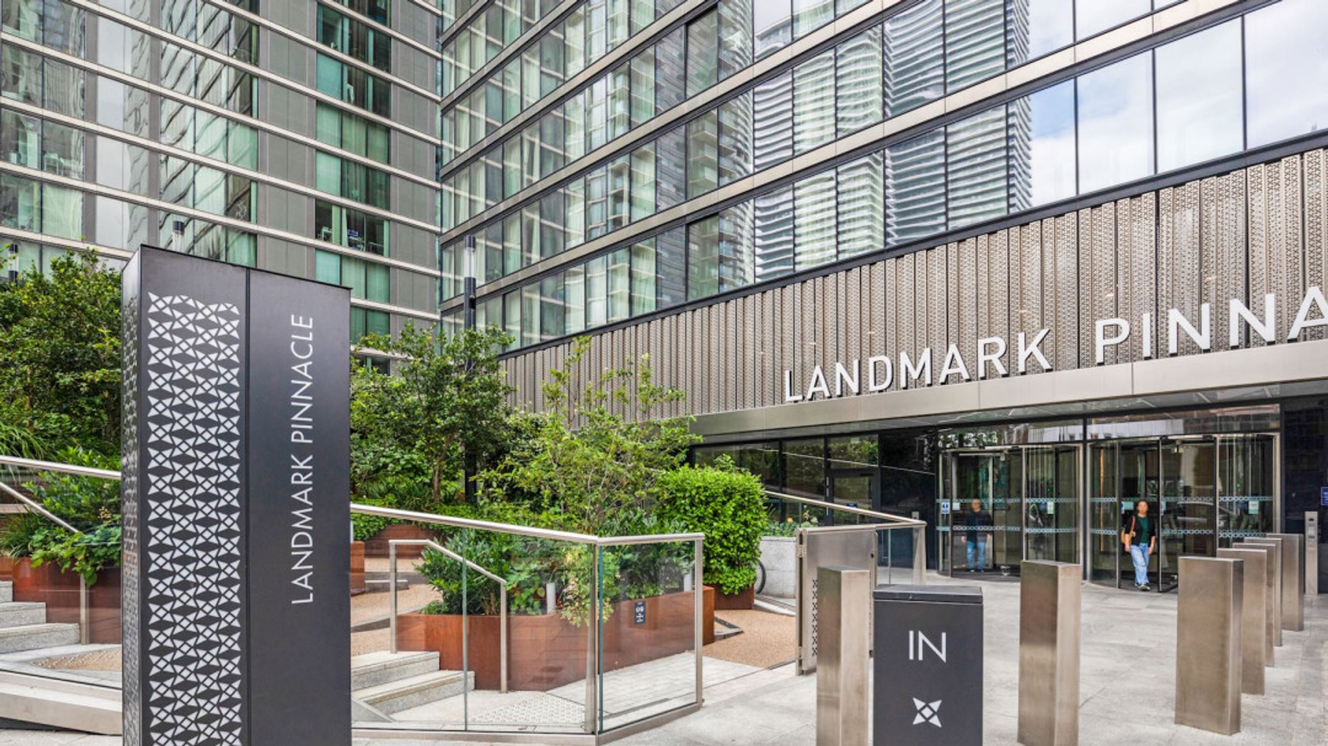 Property photo 14 of 17 for London, London,  