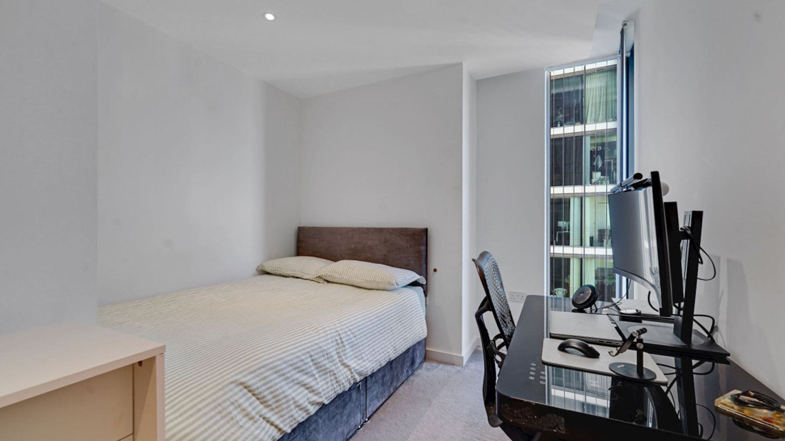 Property photo 13 of 17 for London, London,  