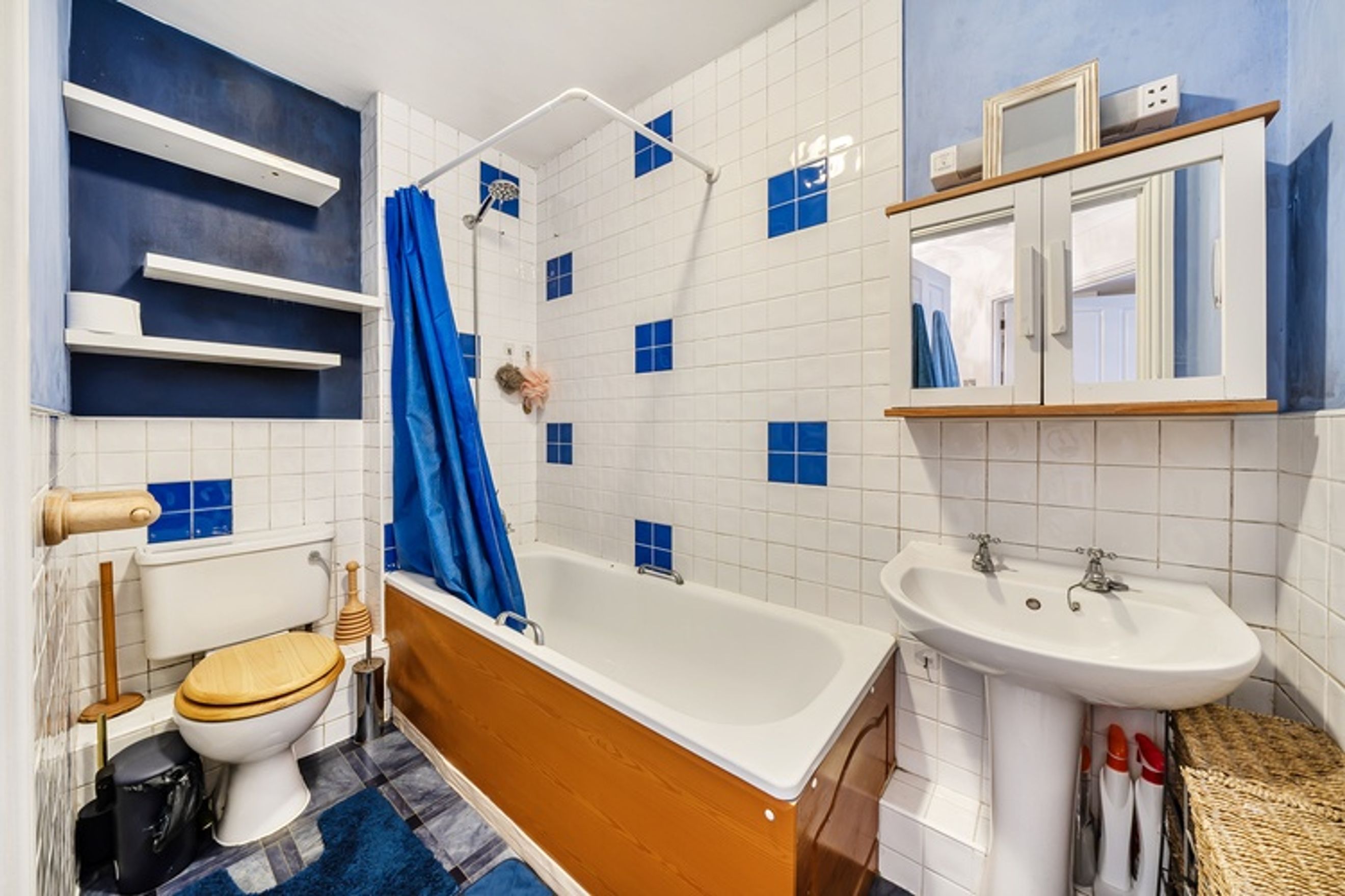 Property photo 12 of 15 for Charman House, 2 Bristowe Close