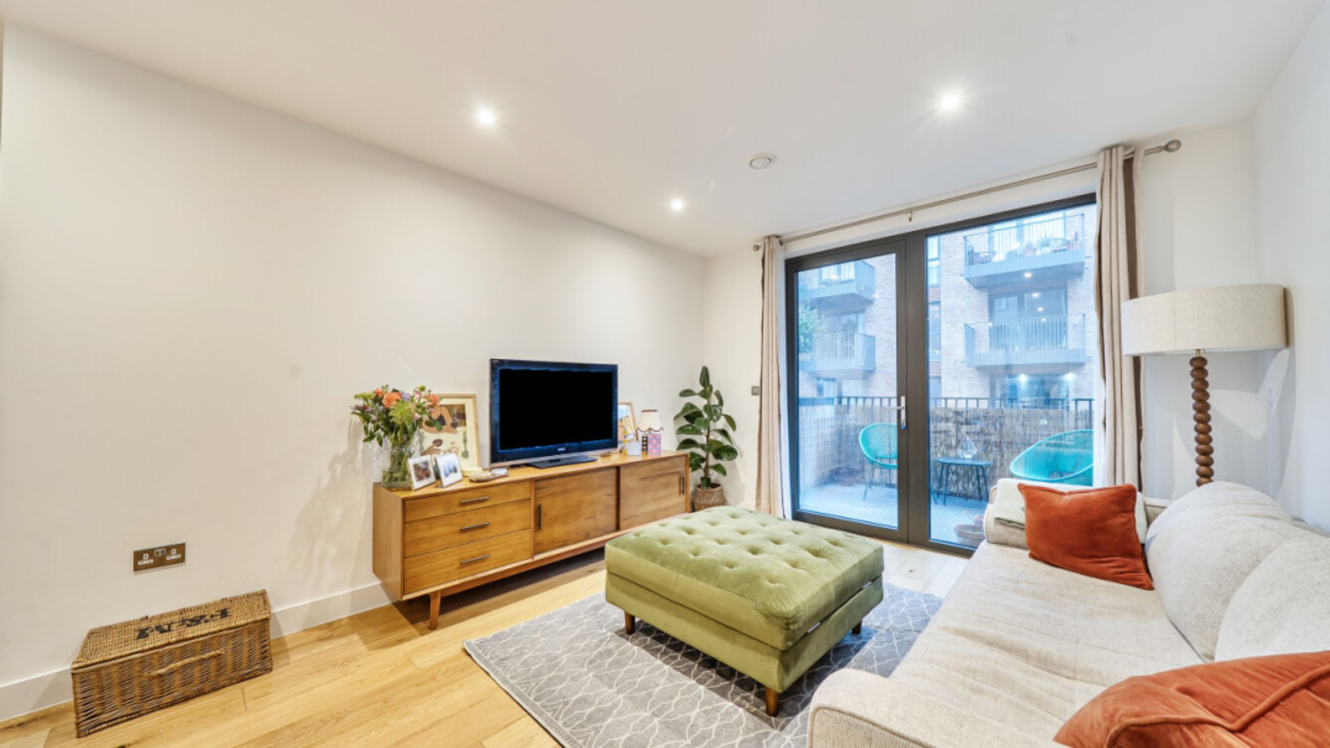 Property photo 20 of 36 for Masons House, Navigators Walk, London,  