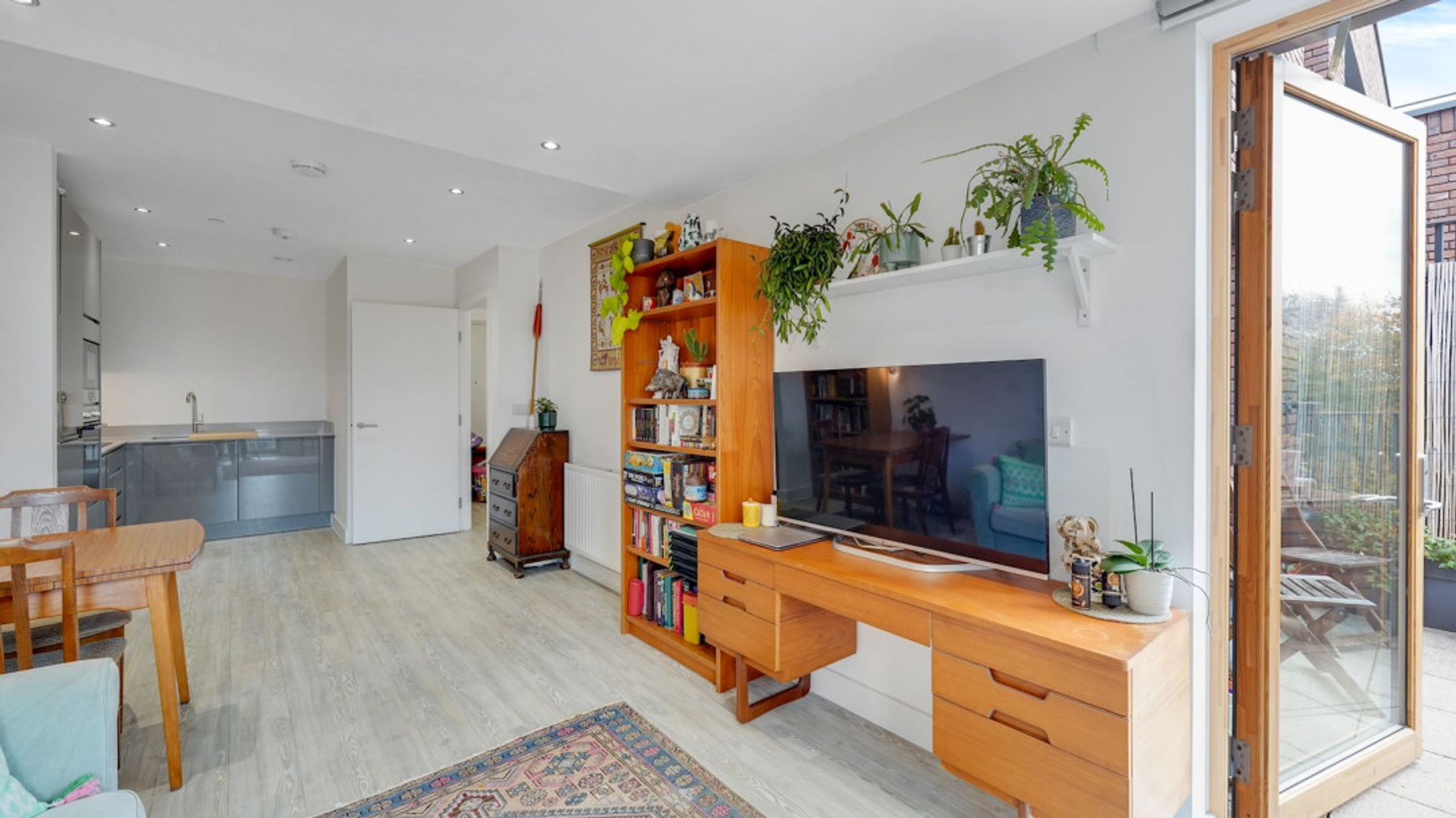 Property photo 2 of 15 for 90 Bromley High Street, London,  