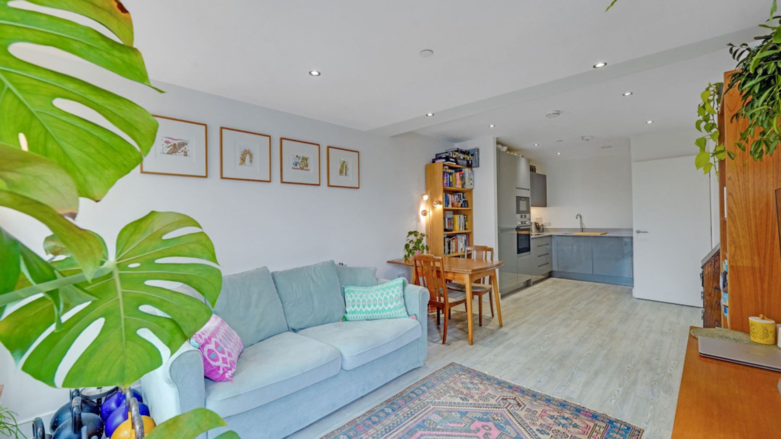 Property photo 5 of 15 for 90 Bromley High Street, London,  
