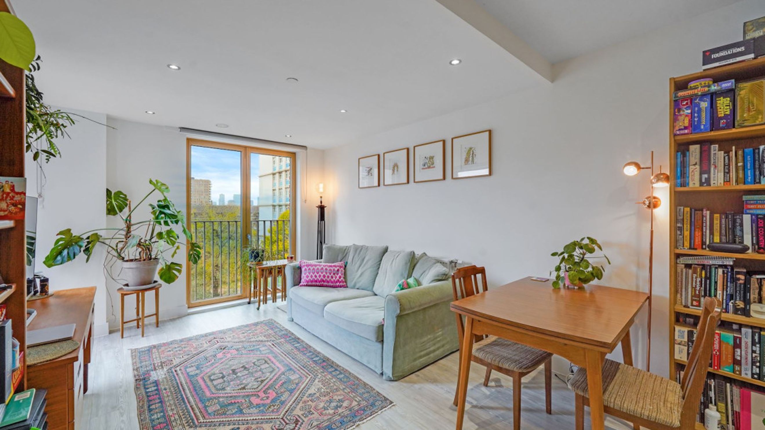 Property photo 1 of 15 for 90 Bromley High Street, London,  