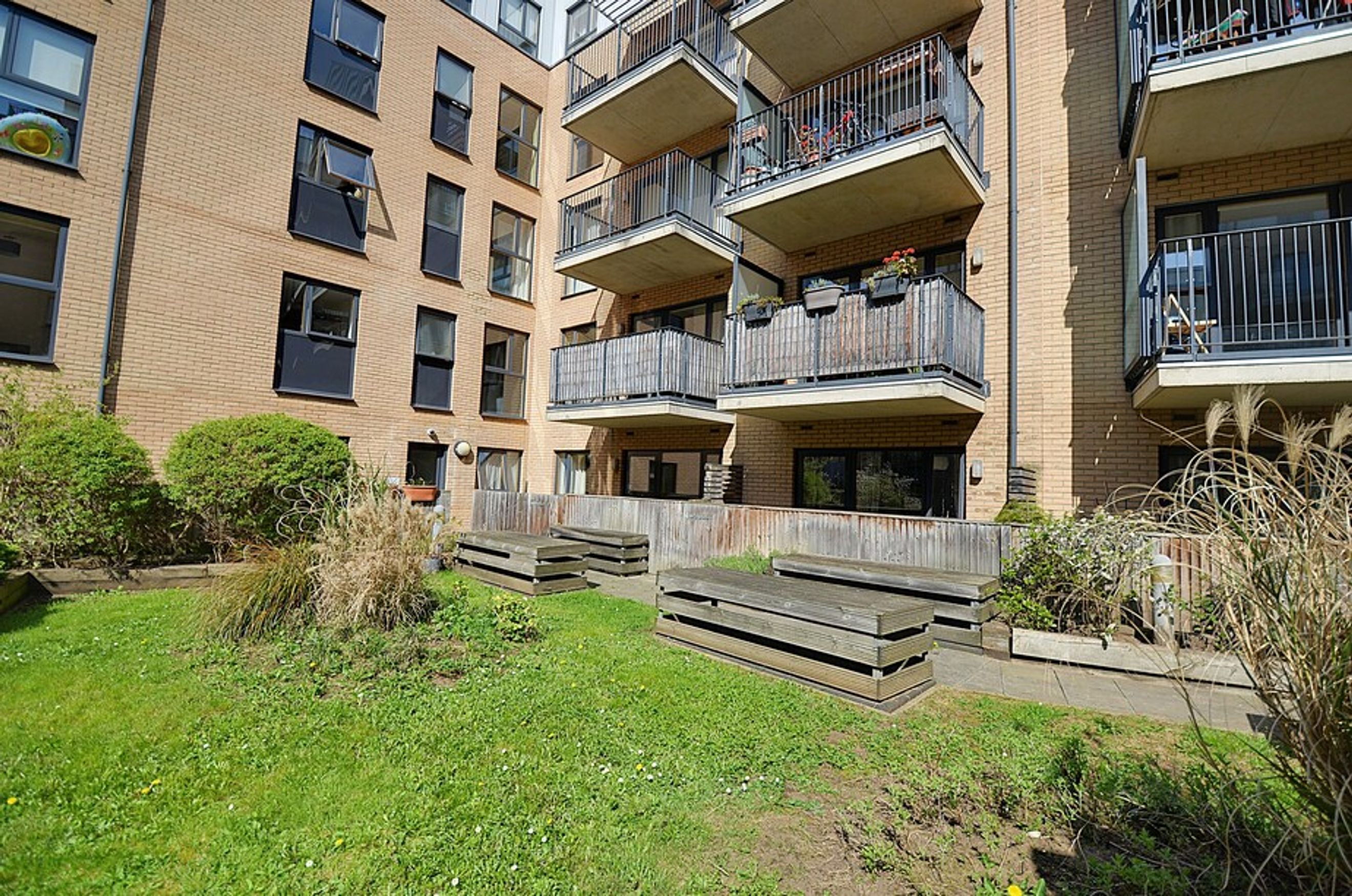 Property photo 24 of 26 for St James House, 52 Blackheath Hill