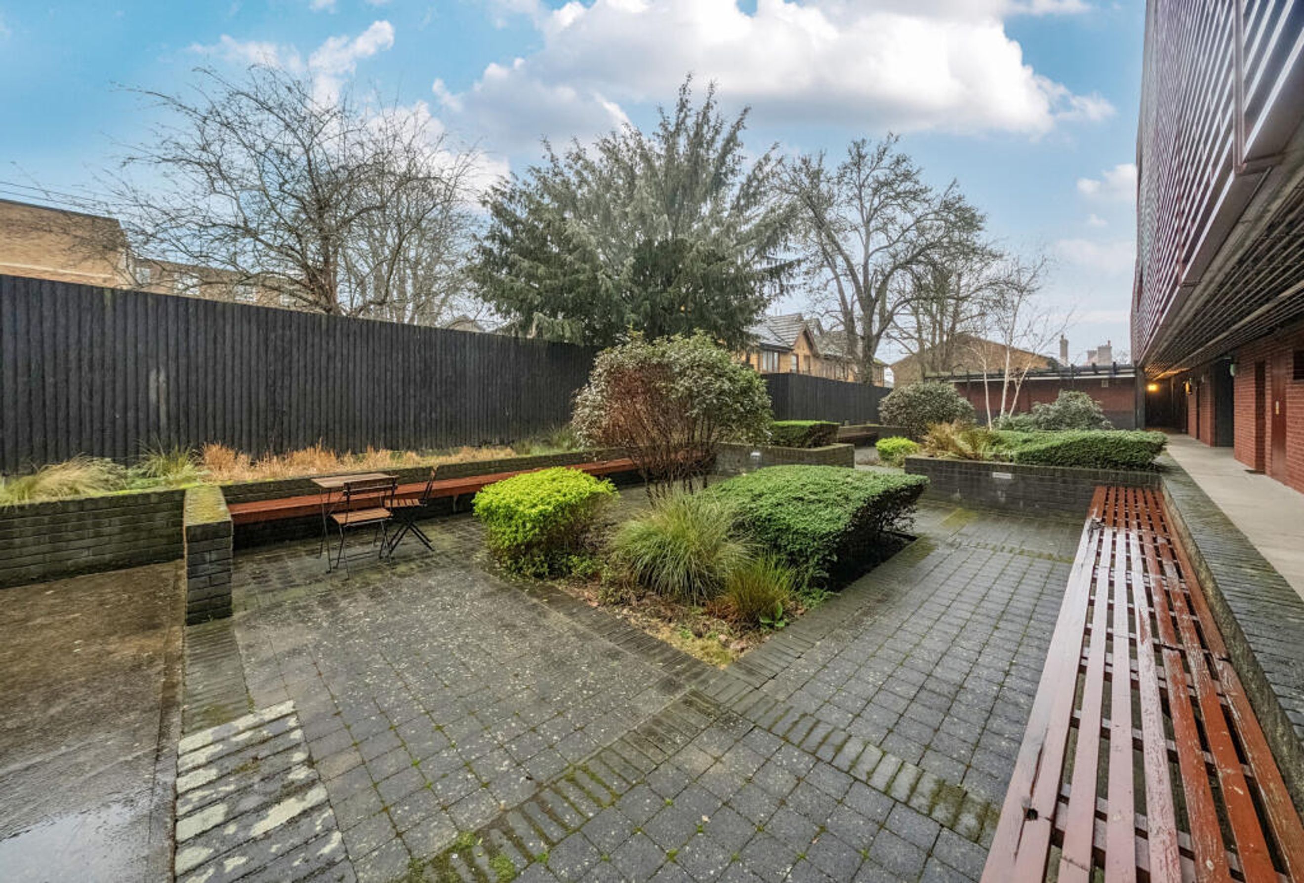 Property photo 7 of 9 for 1-32, 20-22 Mountearl Gardens