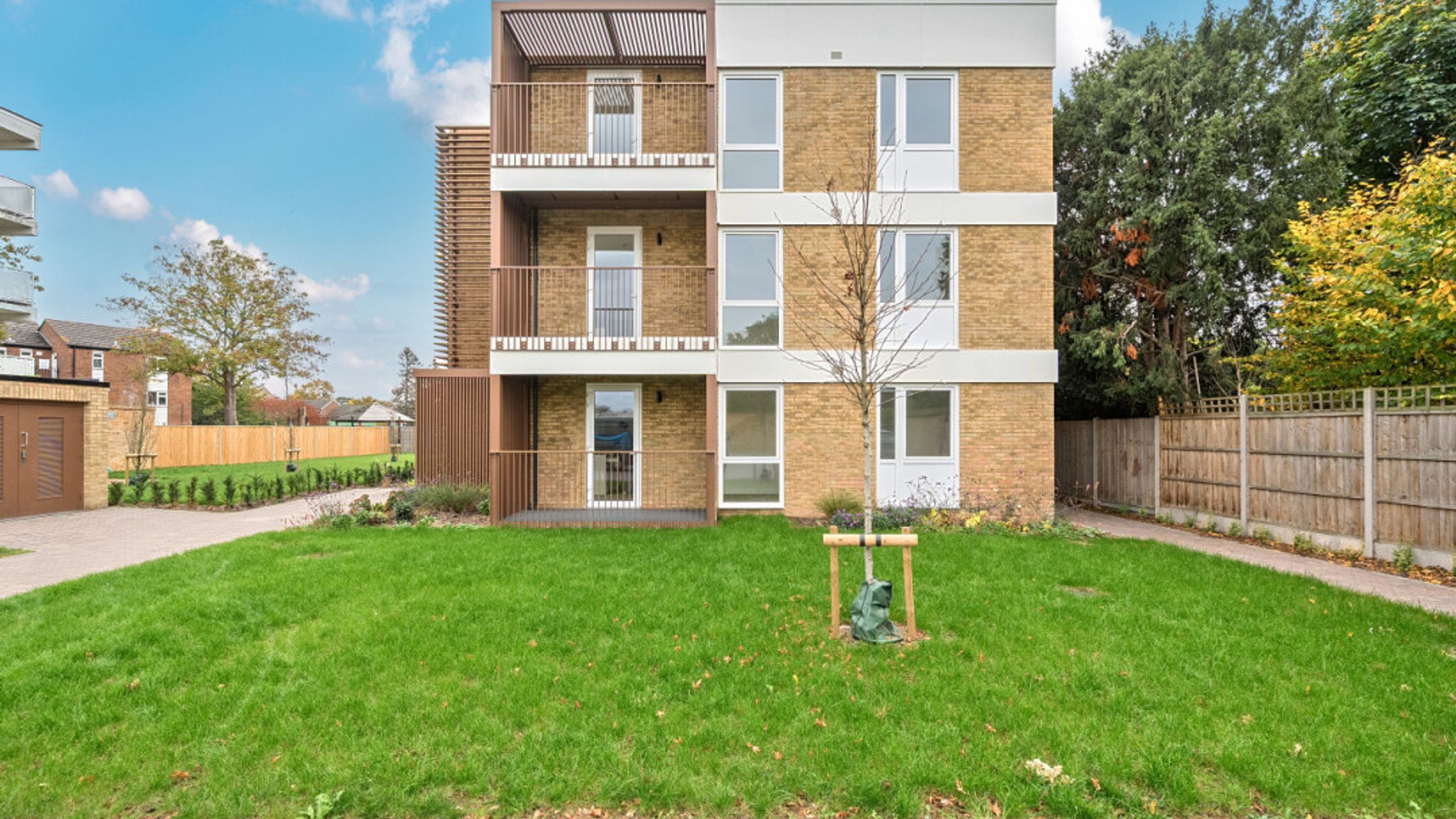 Property photo 13 of 14 for 17 Harlequin Road, Teddington