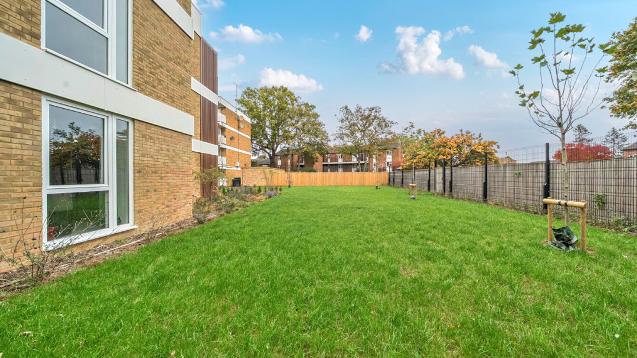 Property photo 10 of 14 for 17 Harlequin Road, Teddington
