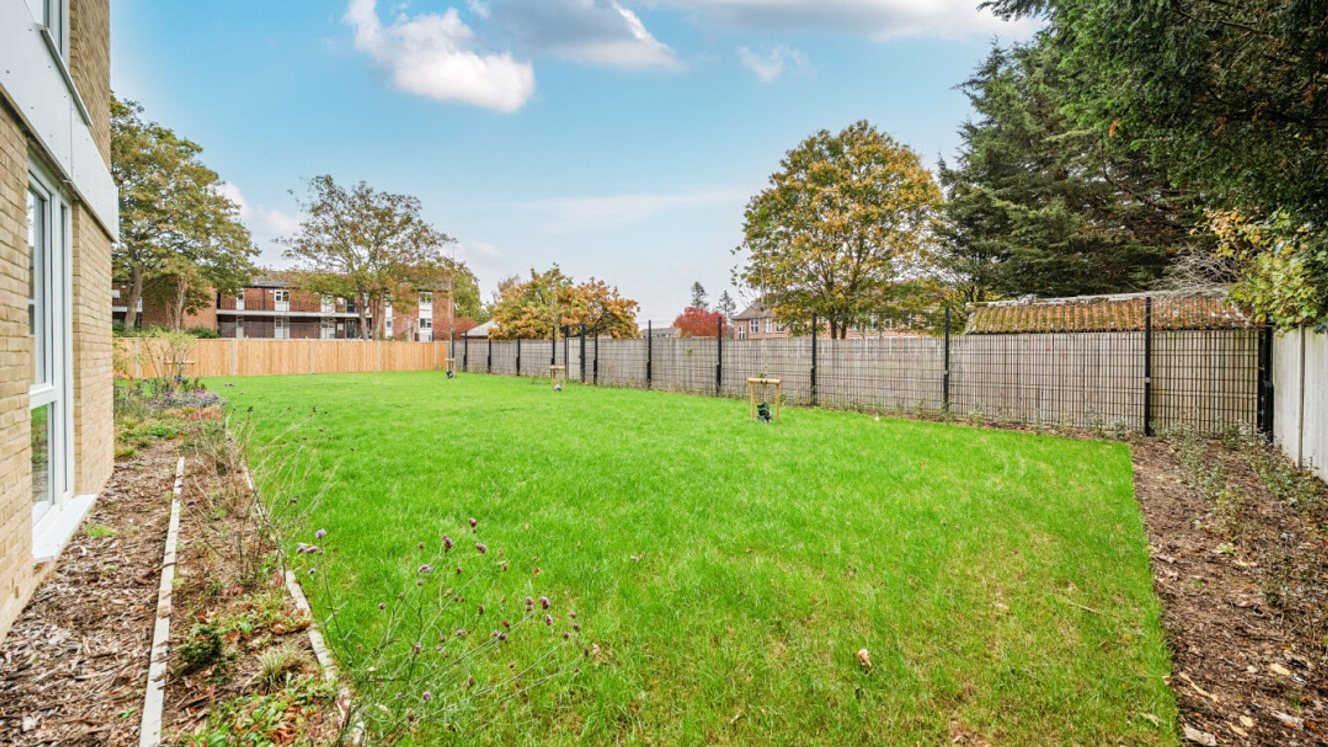 Property photo 11 of 14 for 17 Harlequin Road, Teddington