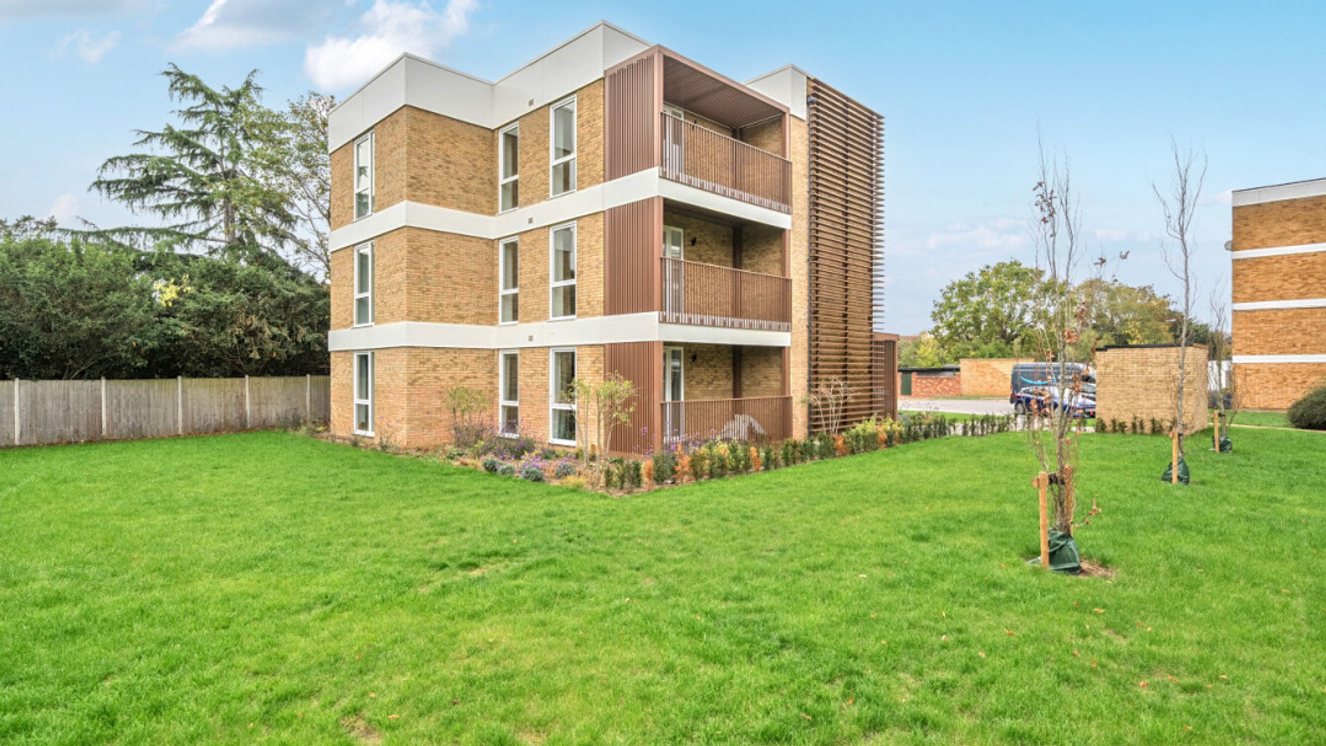 Property photo 1 of 13 for 17 Harlequin Road, Teddington