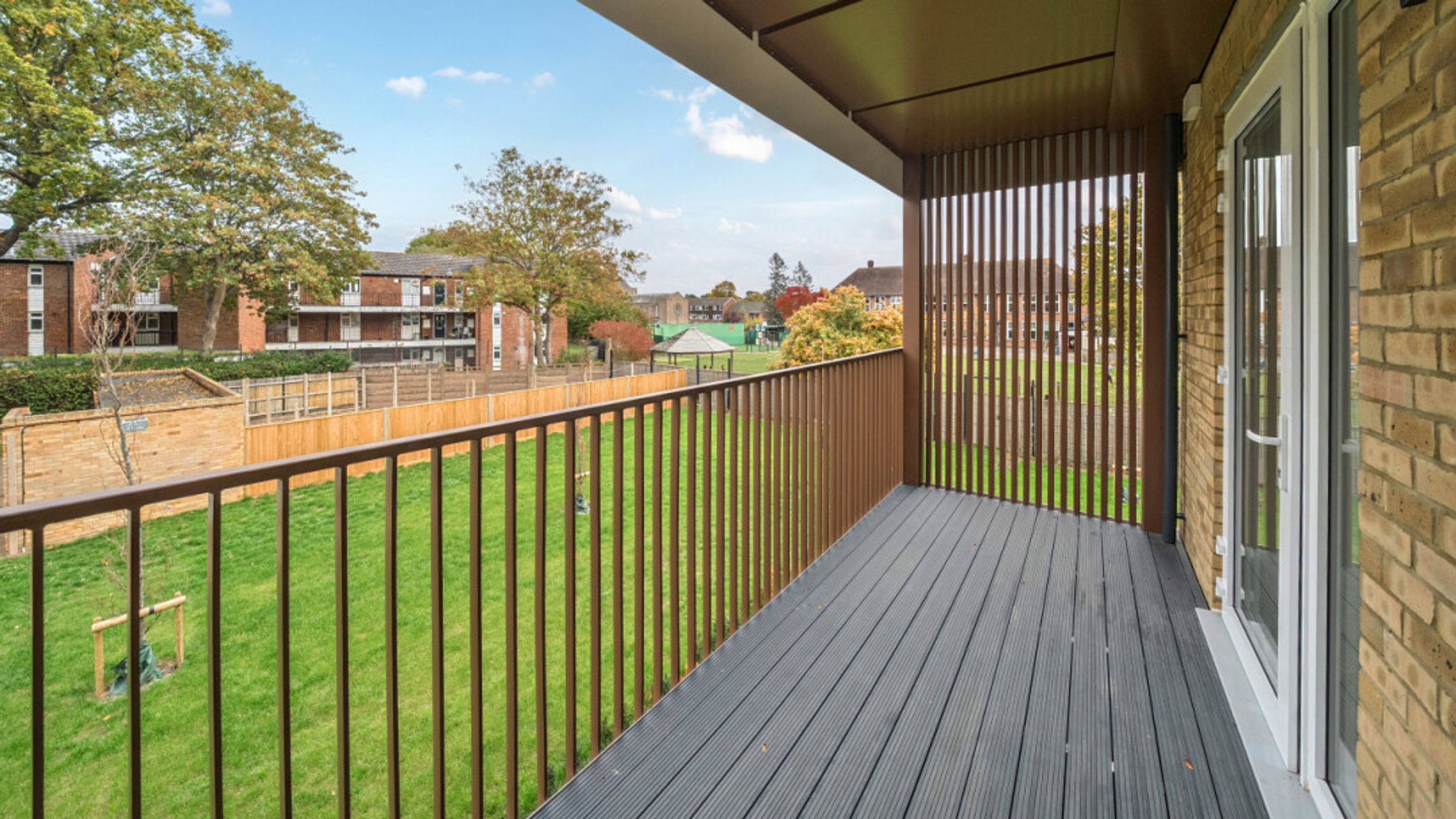 Property photo 2 of 12 for 17 Harlequin Road, Teddington, Teddington