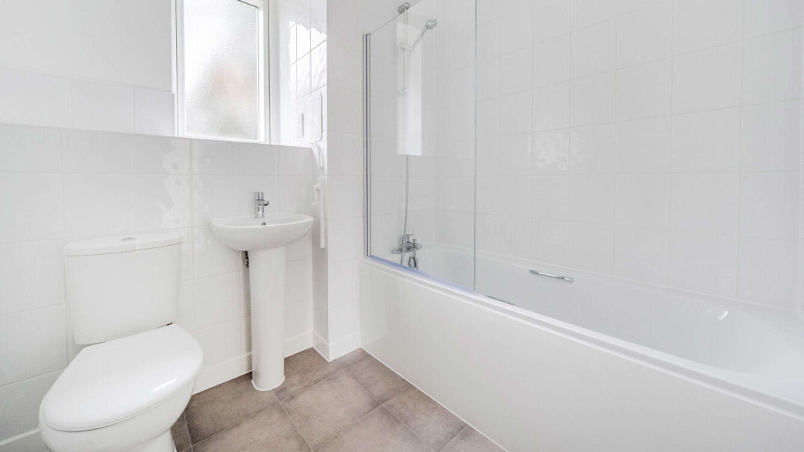 Property photo 10 of 12 for 17 Harlequin Road, Teddington, Teddington