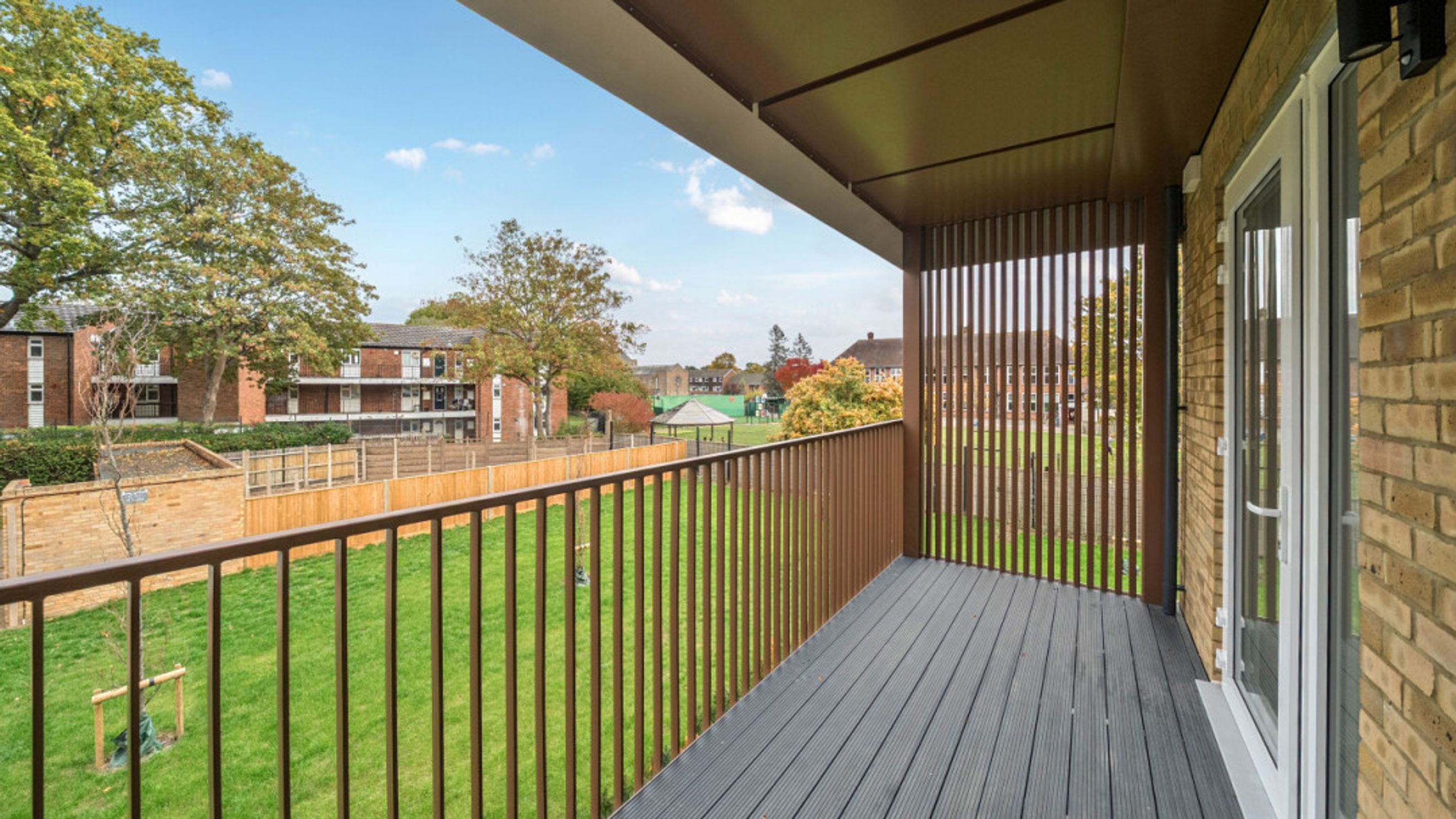 Property photo 1 of 14 for 17 Harlequin Road, Teddington