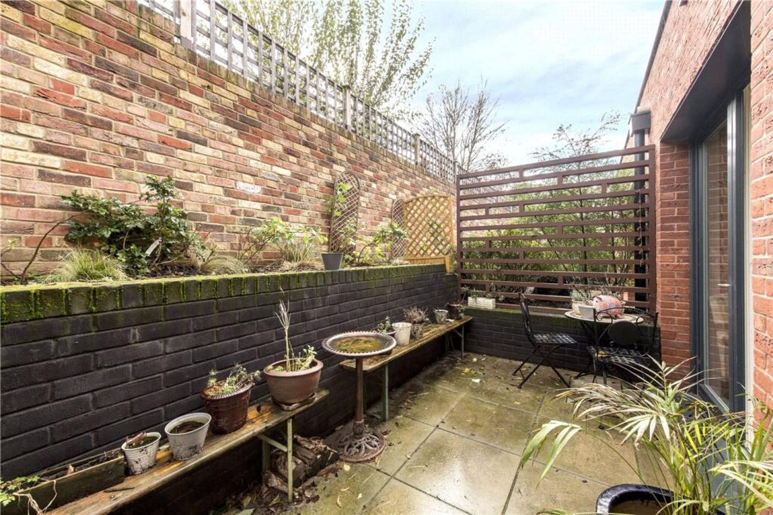 Property photo 11 of 13 for 1-32, 20-22 Mountearl Gardens