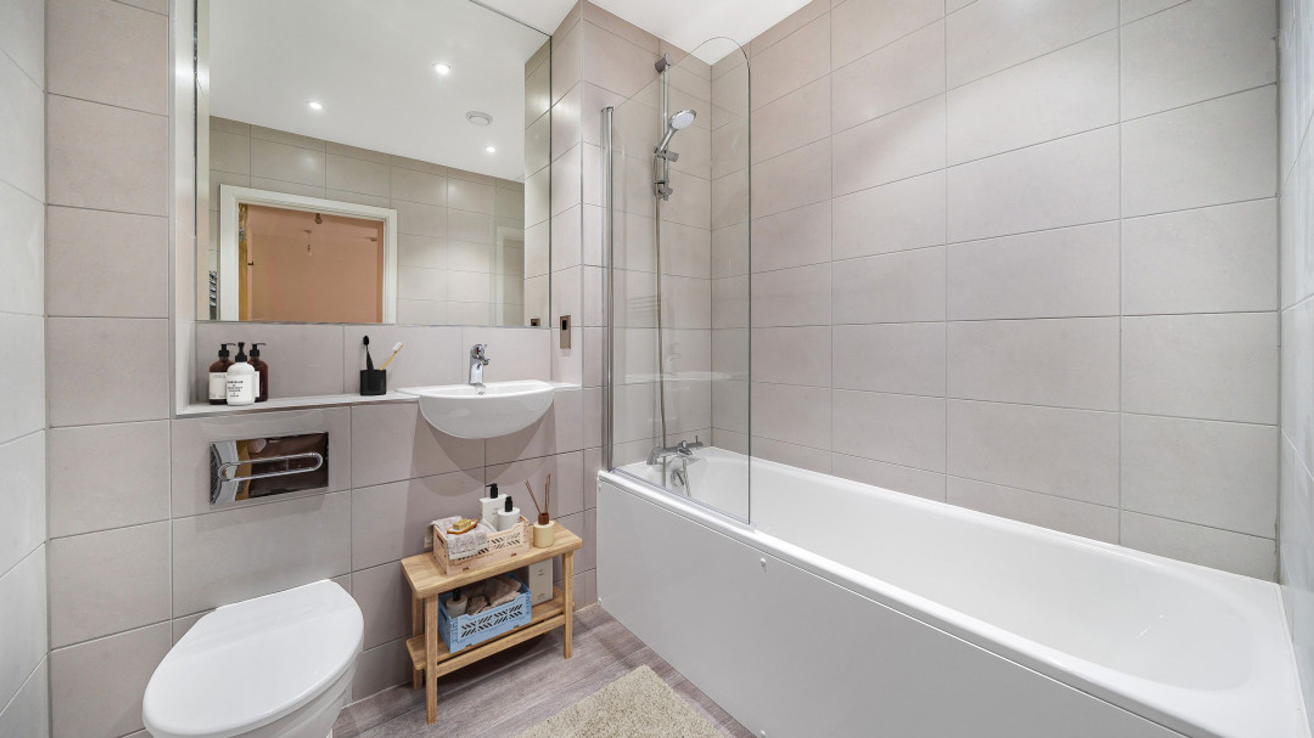 Property photo 2 of 7 for Buckingham Avenue