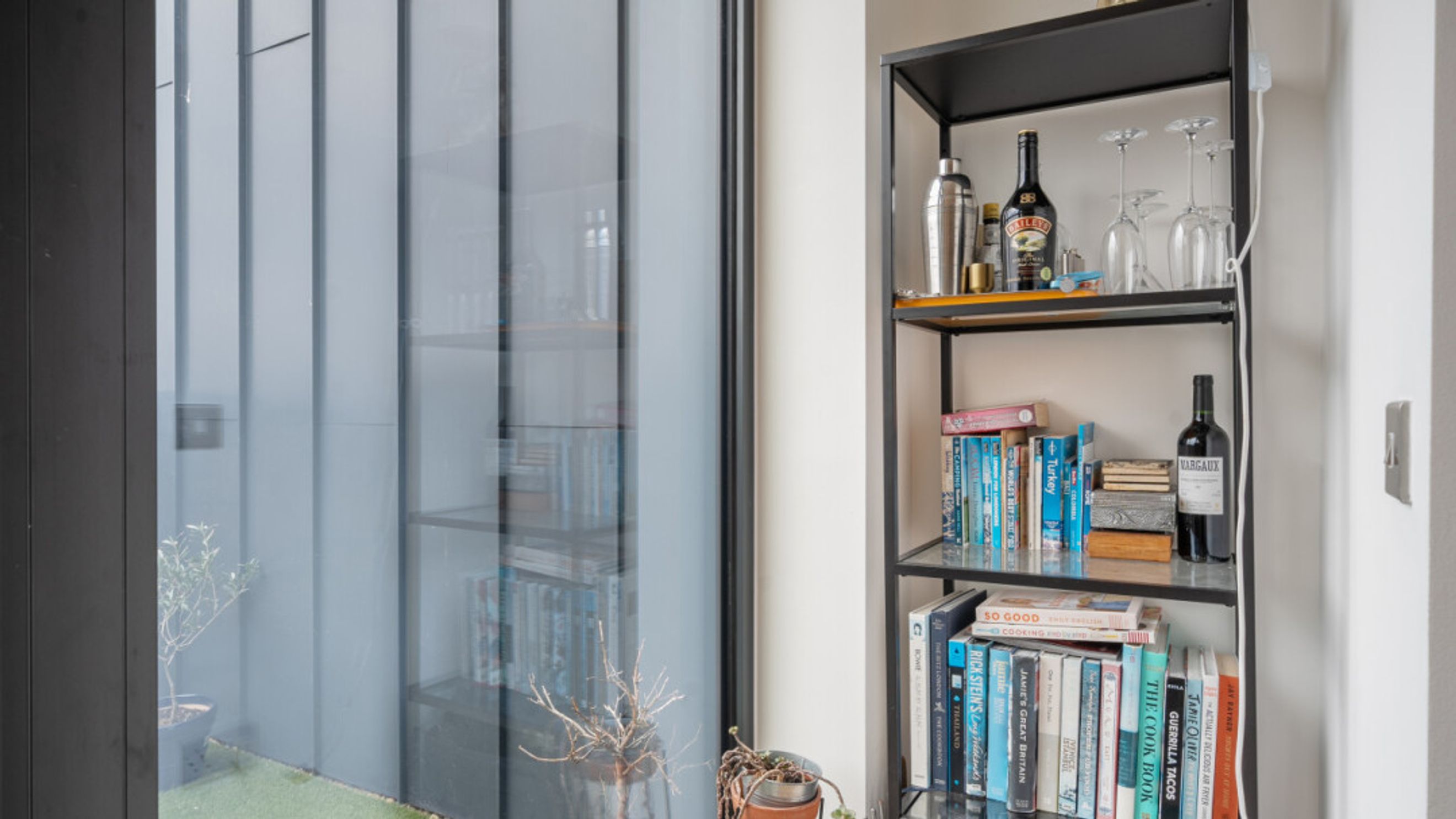 Property photo 9 of 41 for Norfolk Apartments,  