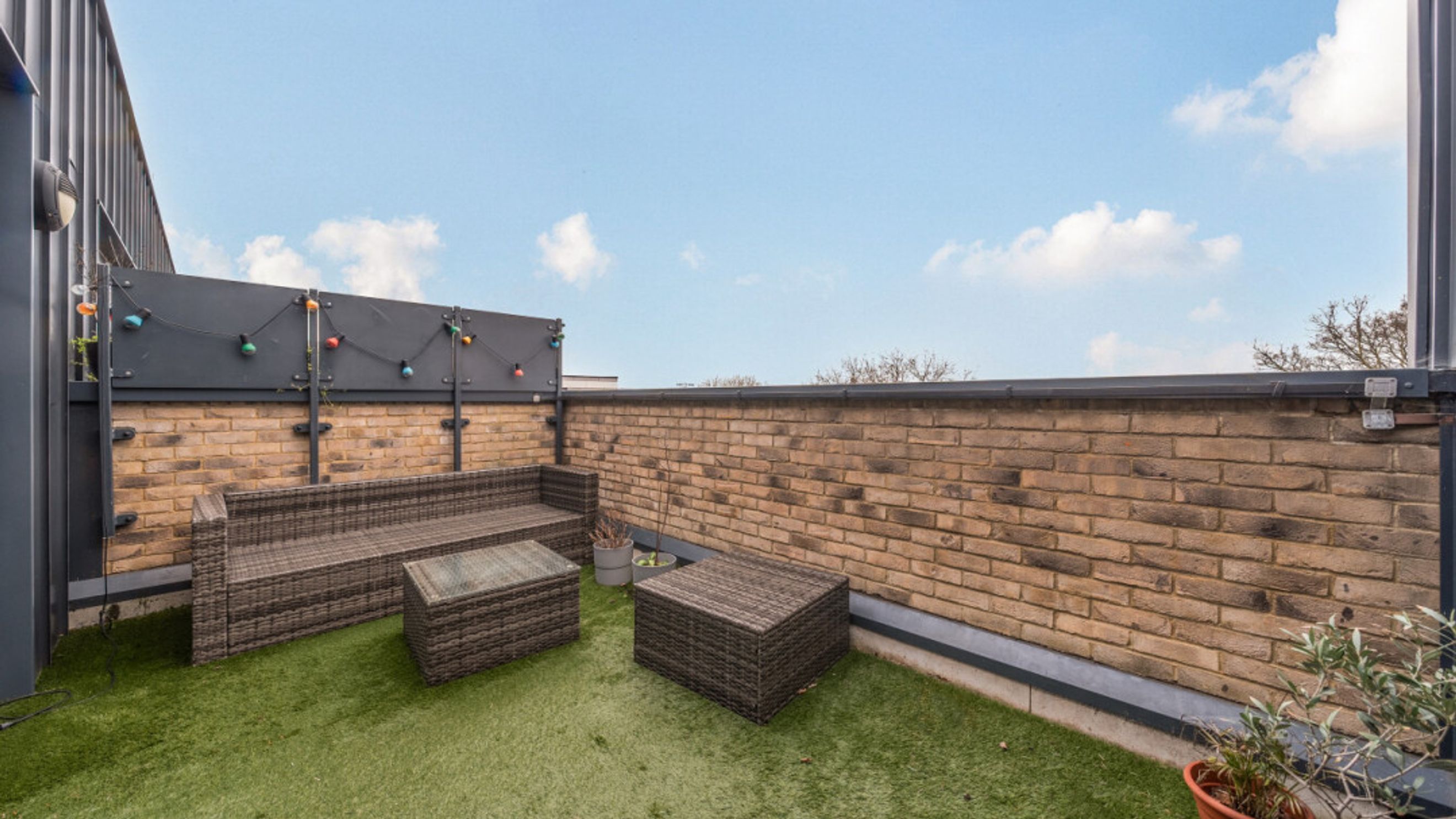 Property photo 11 of 41 for Norfolk Apartments,  