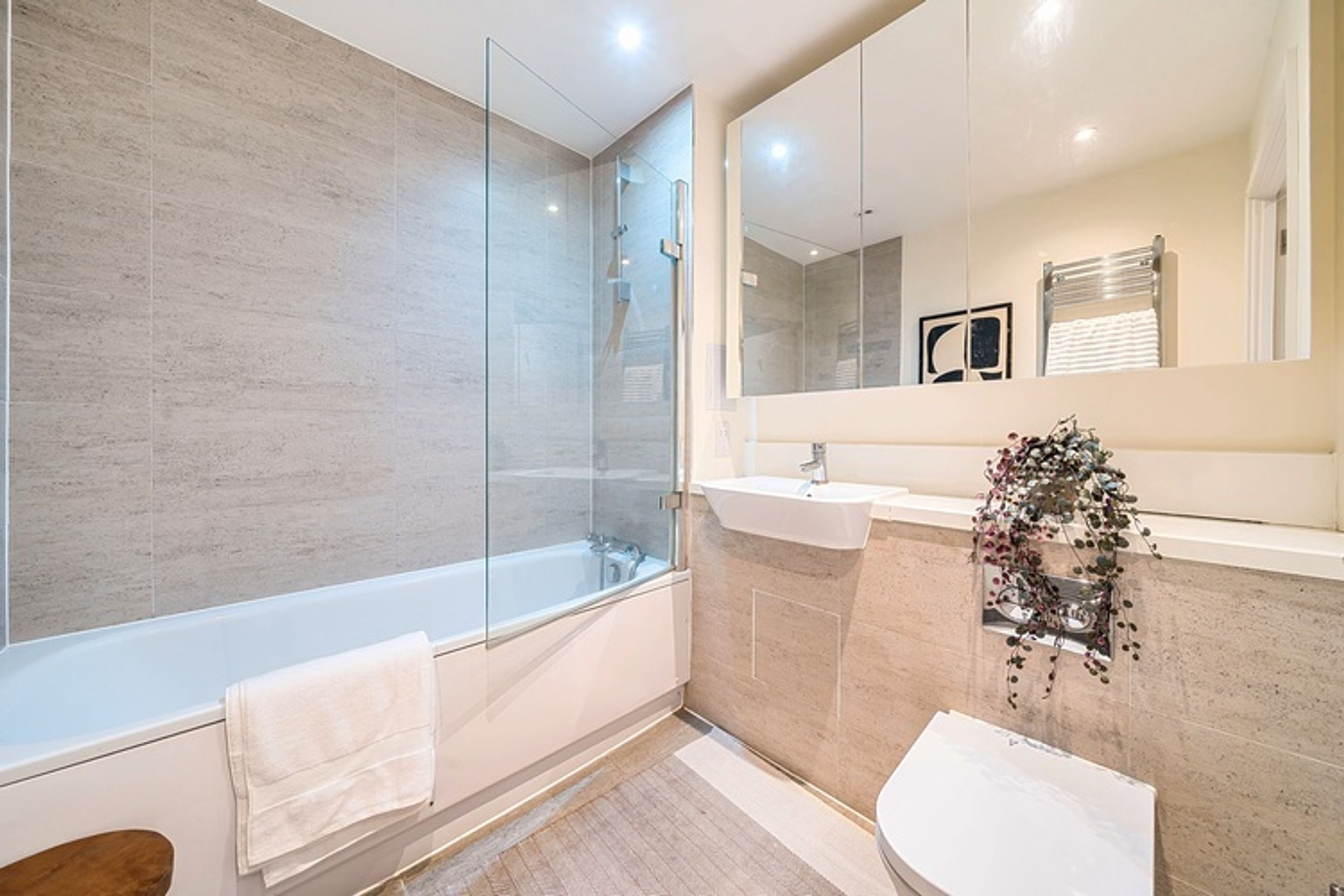 Property photo 12 of 16 for 4 St. James's Crescent, Brixton